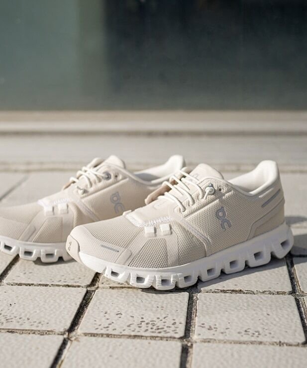 オンのスニーカー女性用 On スニーカー レディース ランニングシューズ オン on Cloud