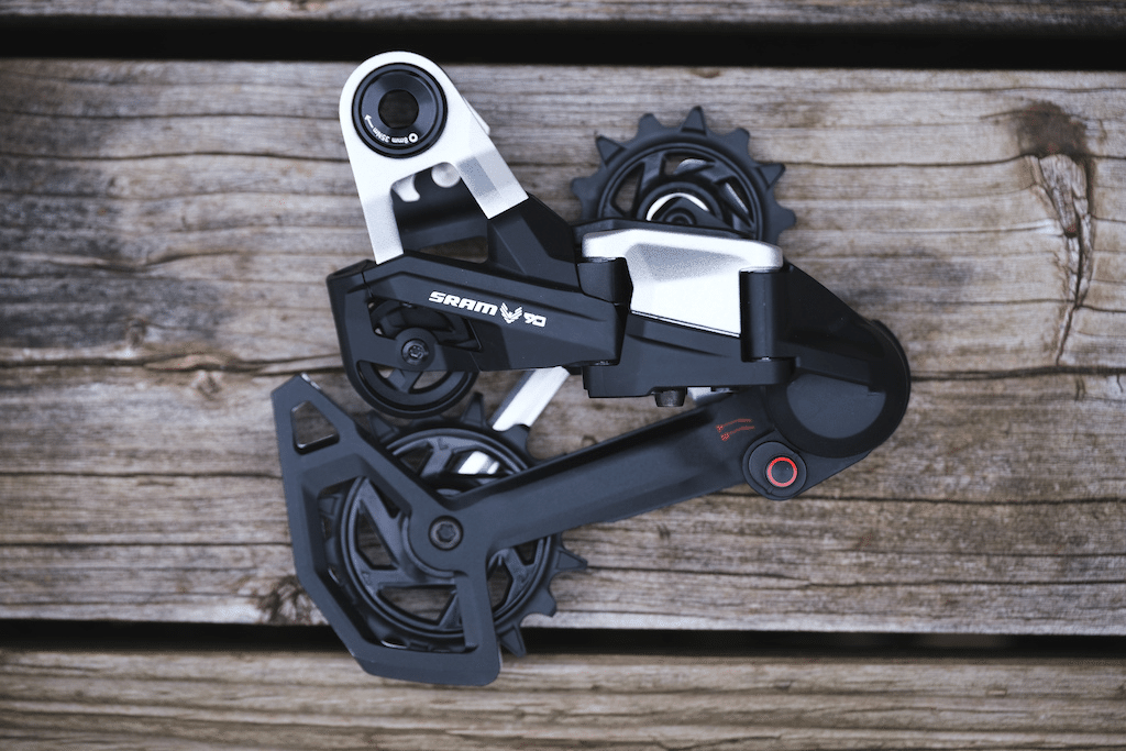 EAGLEとなります。 機械式Eagle Transmission「Eagle 90/70」と新型ブレーキ群を