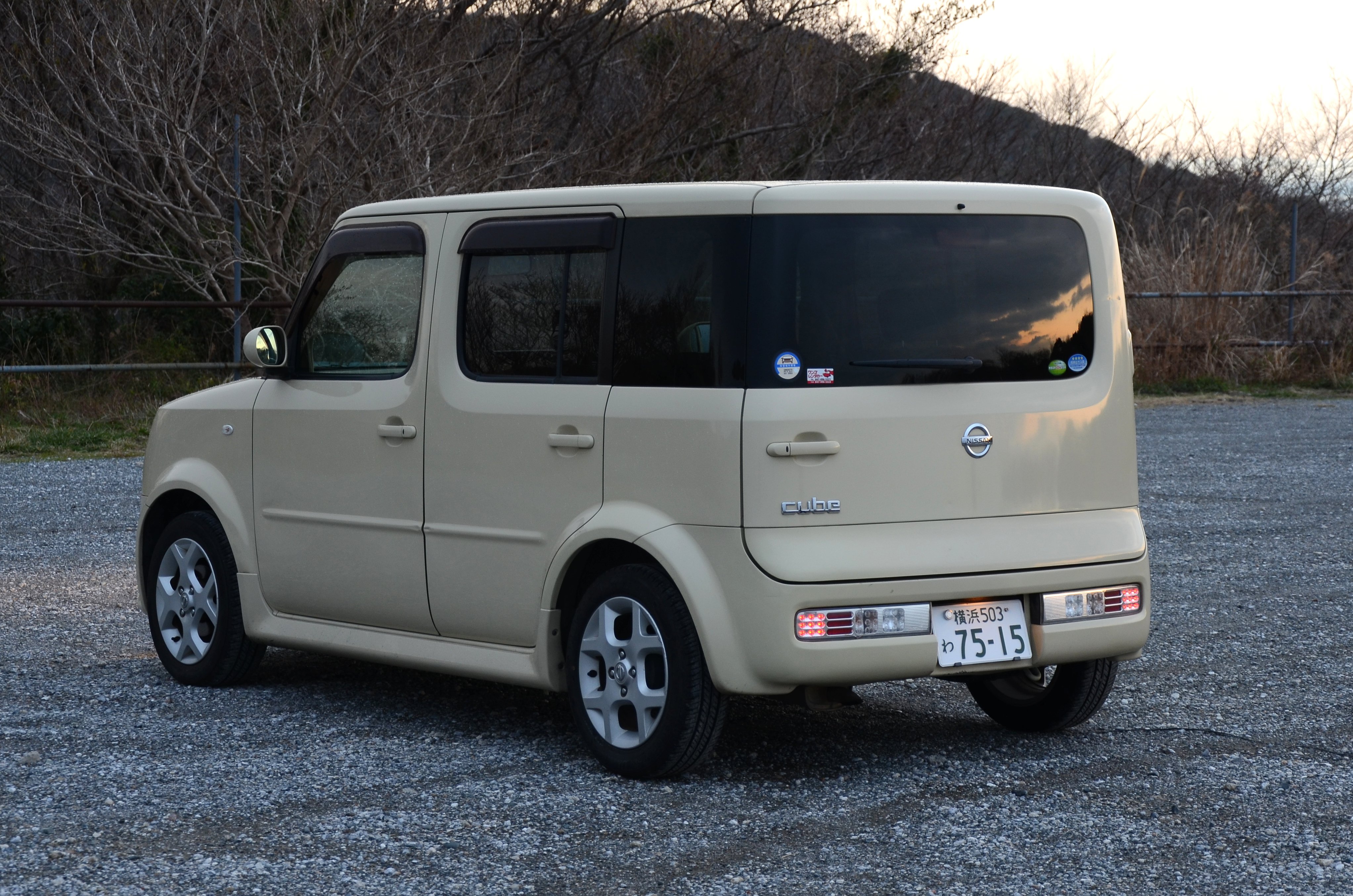 比較的綺麗！ Z11 YZ11 キューブ 右 RH 運転席側 フロントフェンダー 右フェンダー ウィンカー付き 純正 ブラック 黒