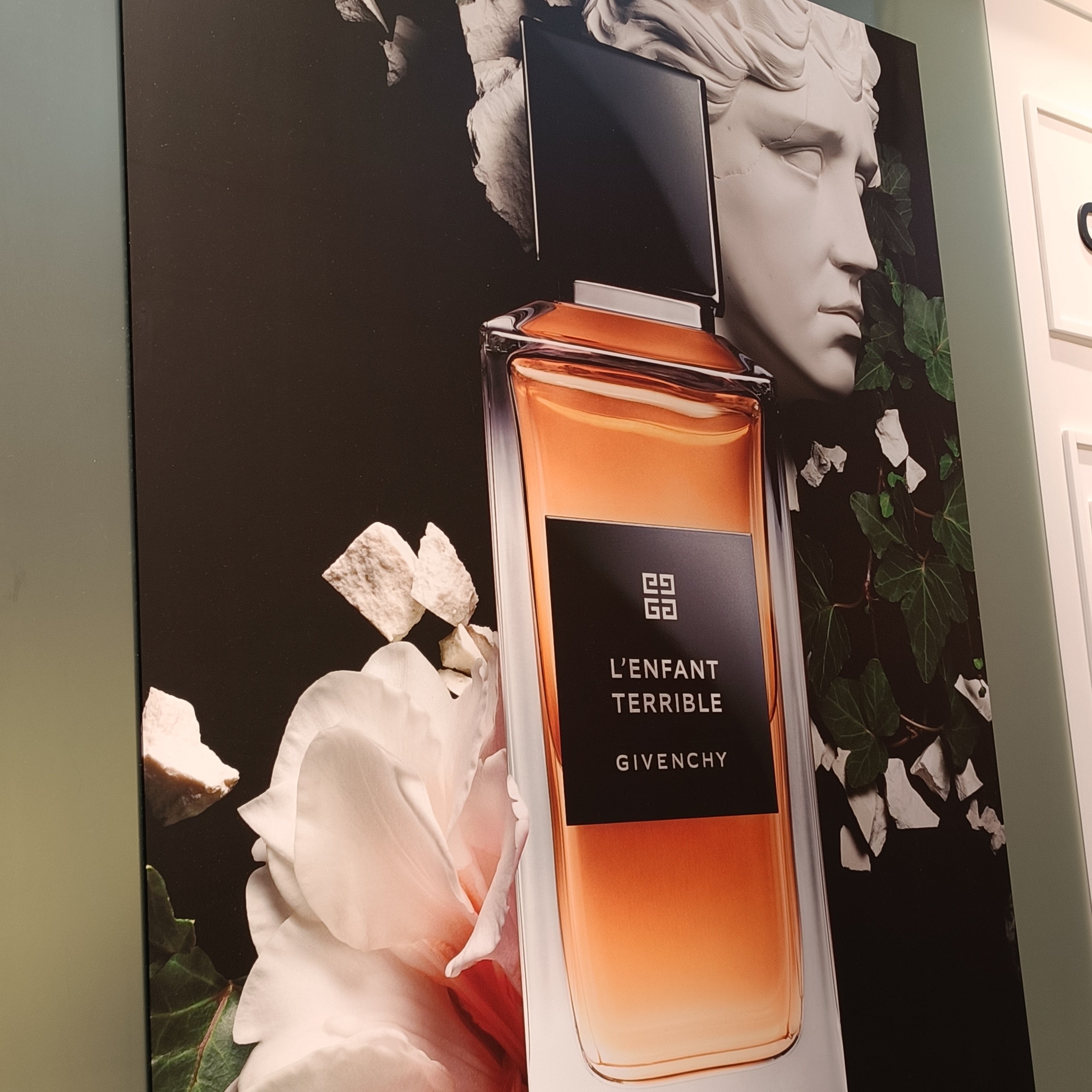 GIVENCHYの新しい香り｜かお