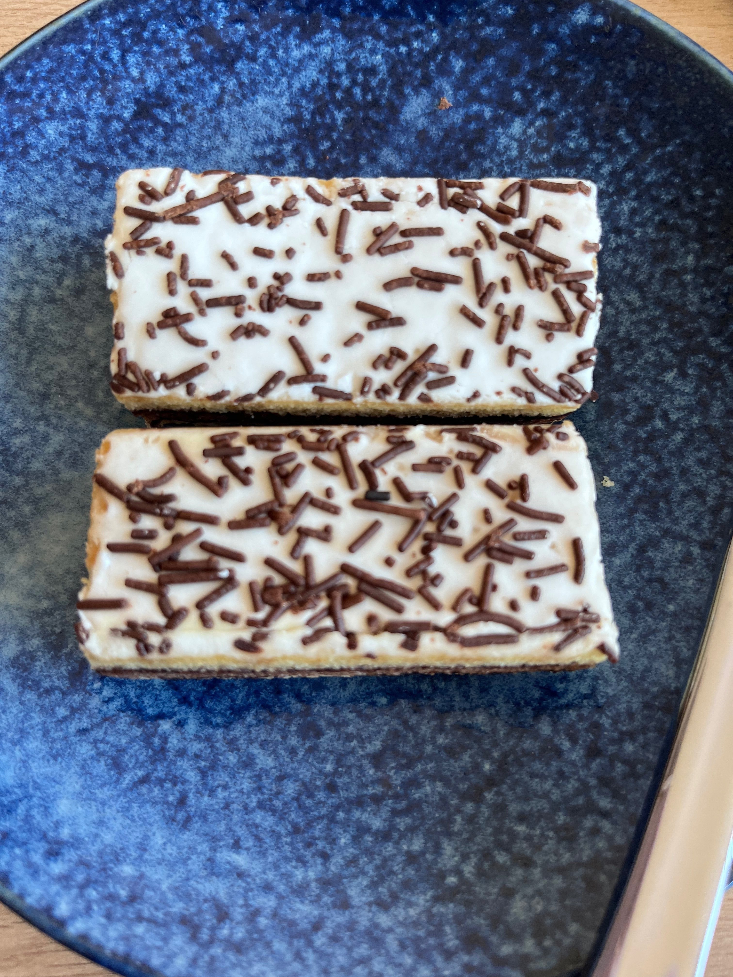 暇な駐在妻、仏・蘭の激似おやつの違いを調べてみた｜オランダで婦人科