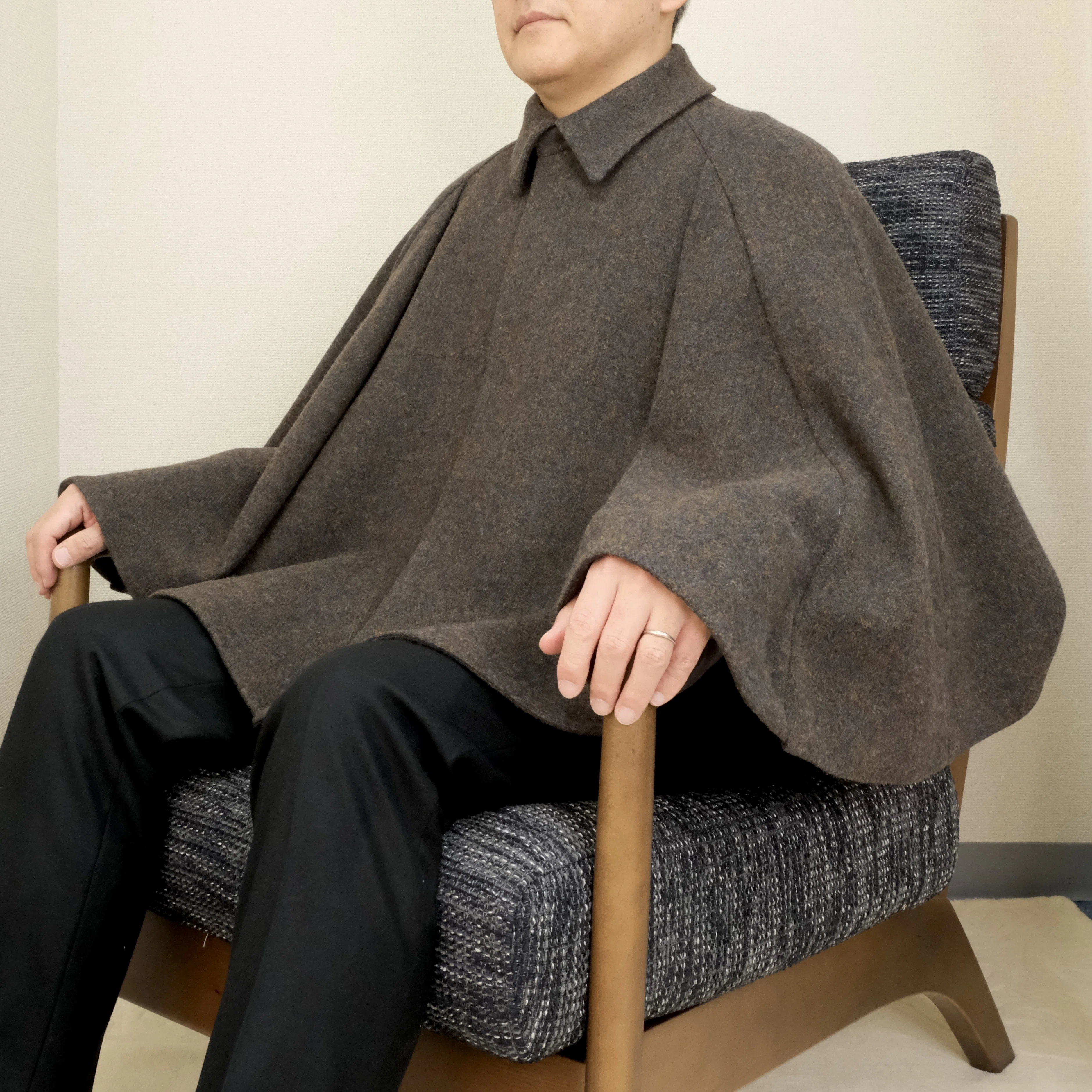 Clothing for a Seated Lifestyle: Men's Cape Coat｜studio_fuku