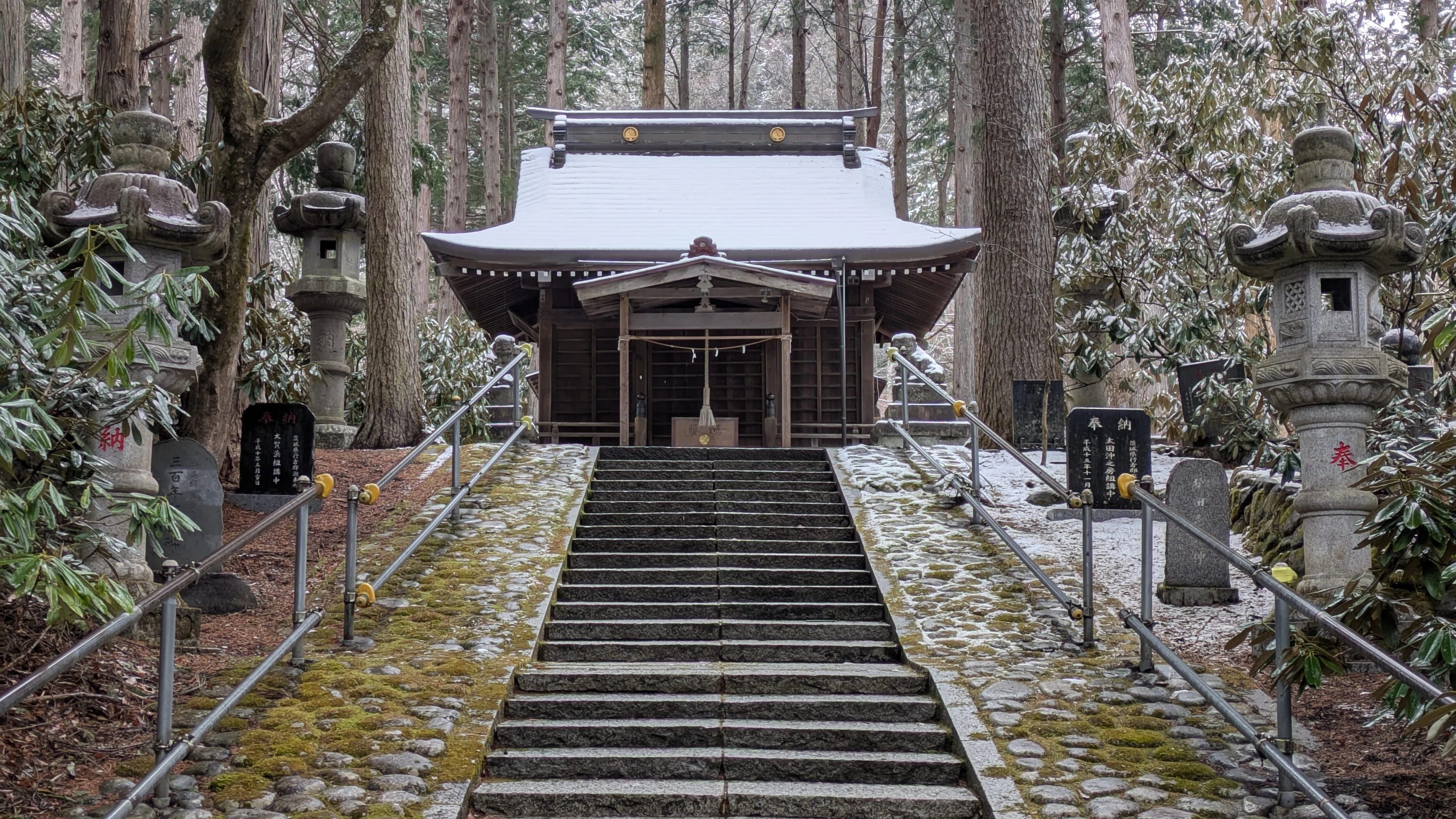 雪中神社参拝｜爽快太郎