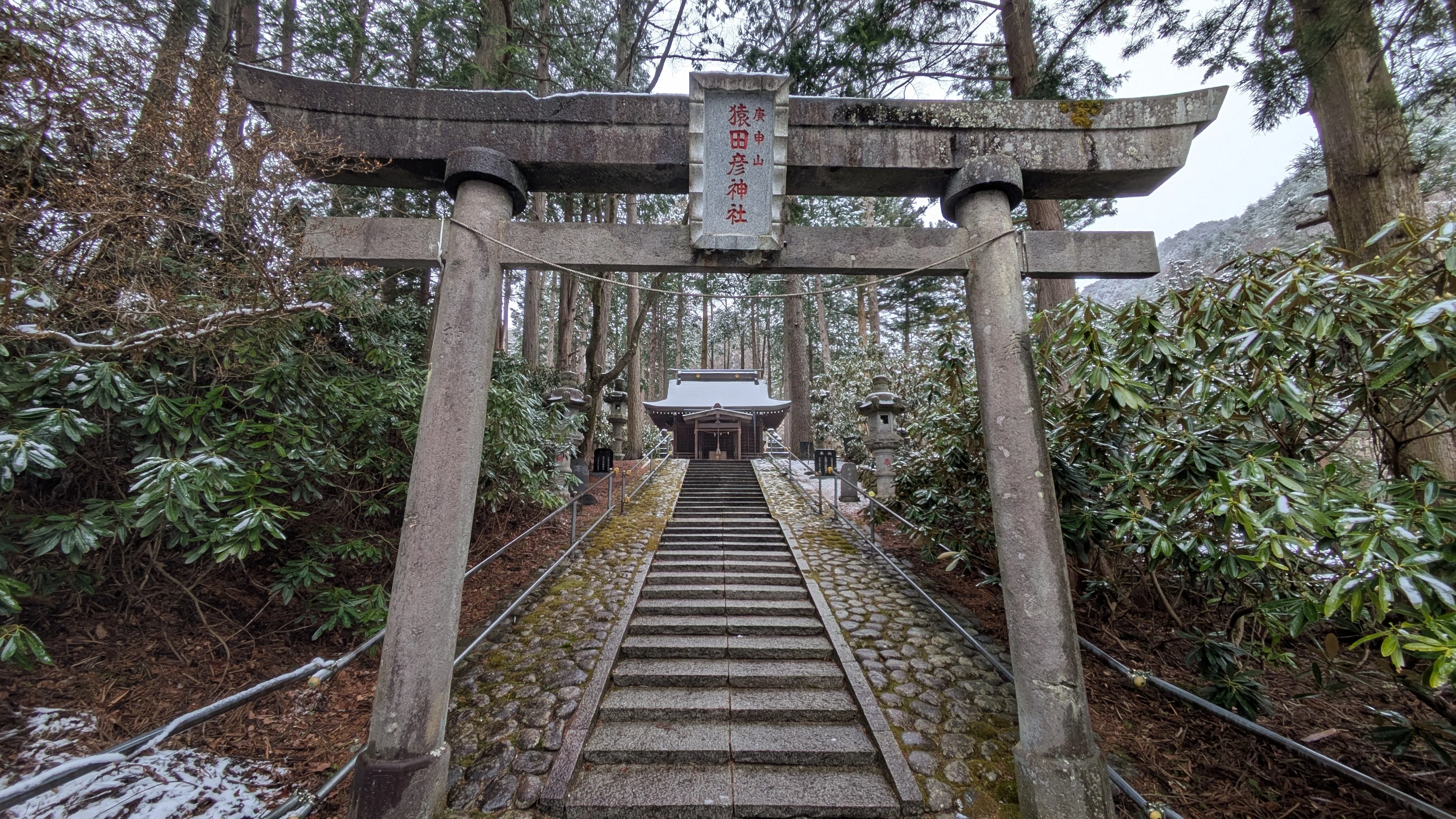 雪中神社参拝｜爽快太郎