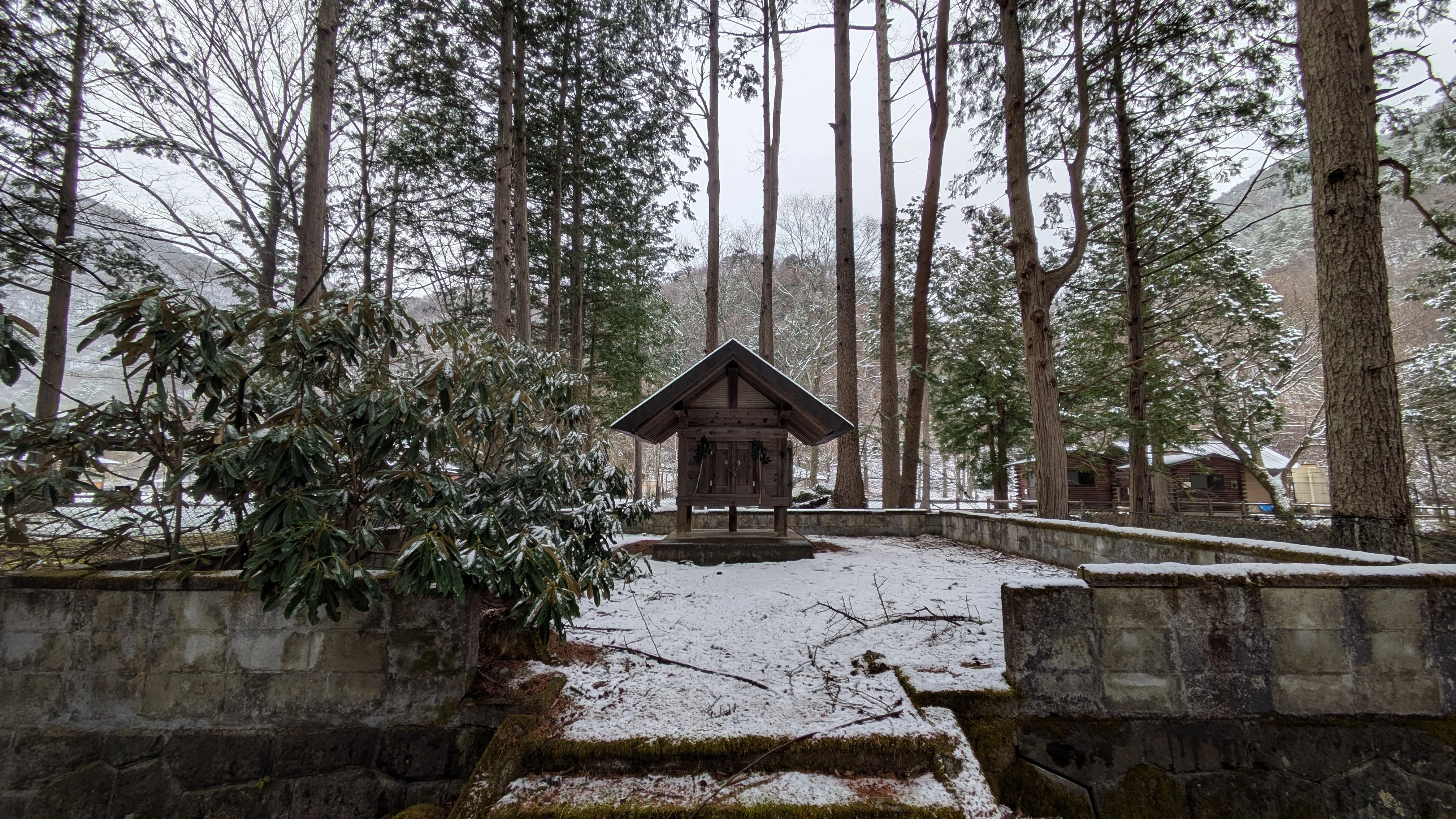雪中神社参拝｜爽快太郎