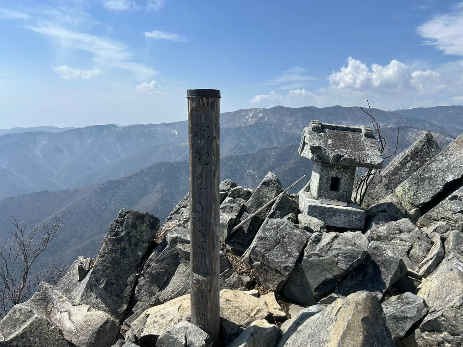 ラスボスの鎖場に興奮 「乾徳山」｜橋本亮二