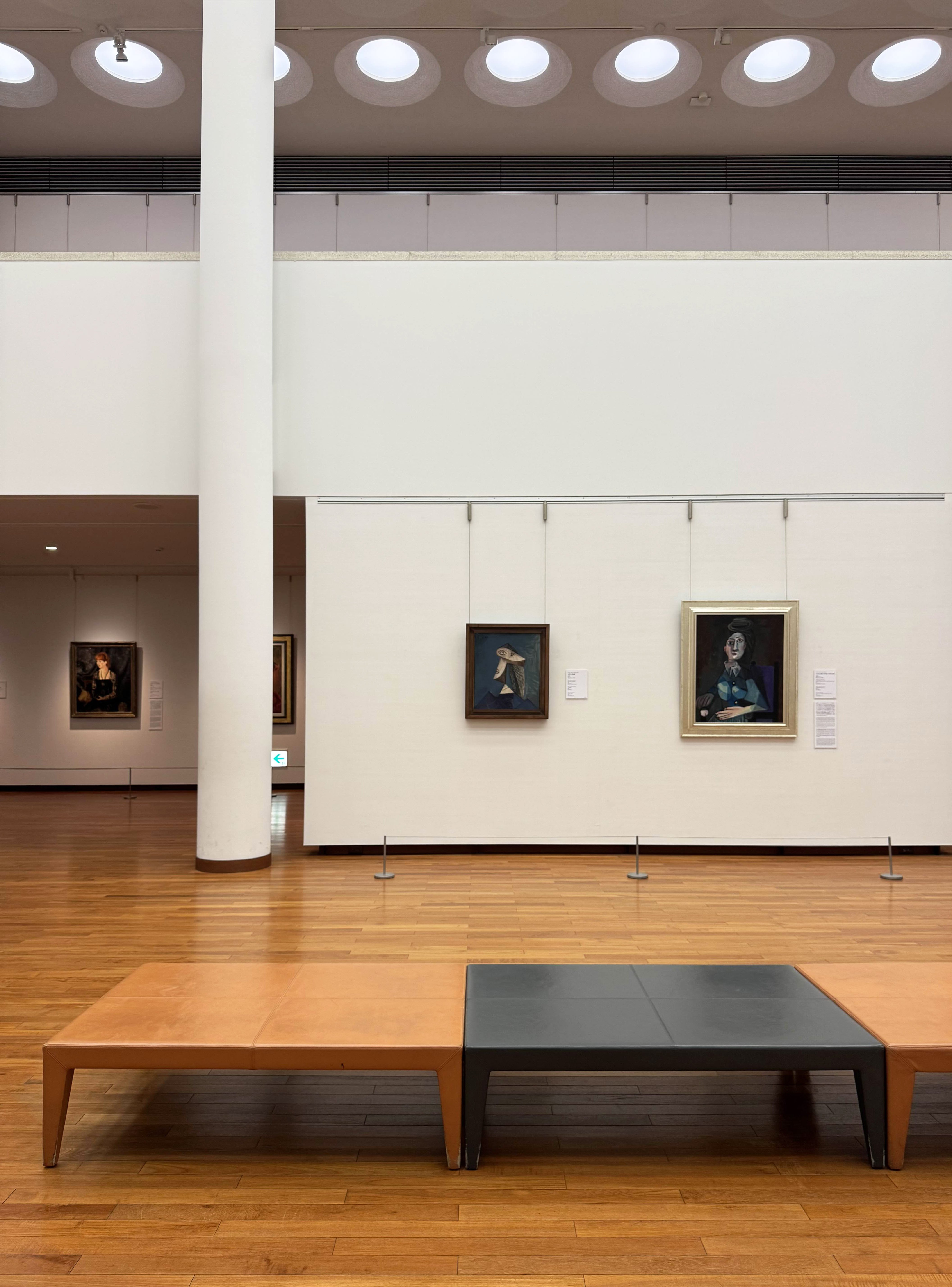 美術館の椅子 ウサギの椅子にエレベーター。21美の館内はアート感覚 | 金沢を