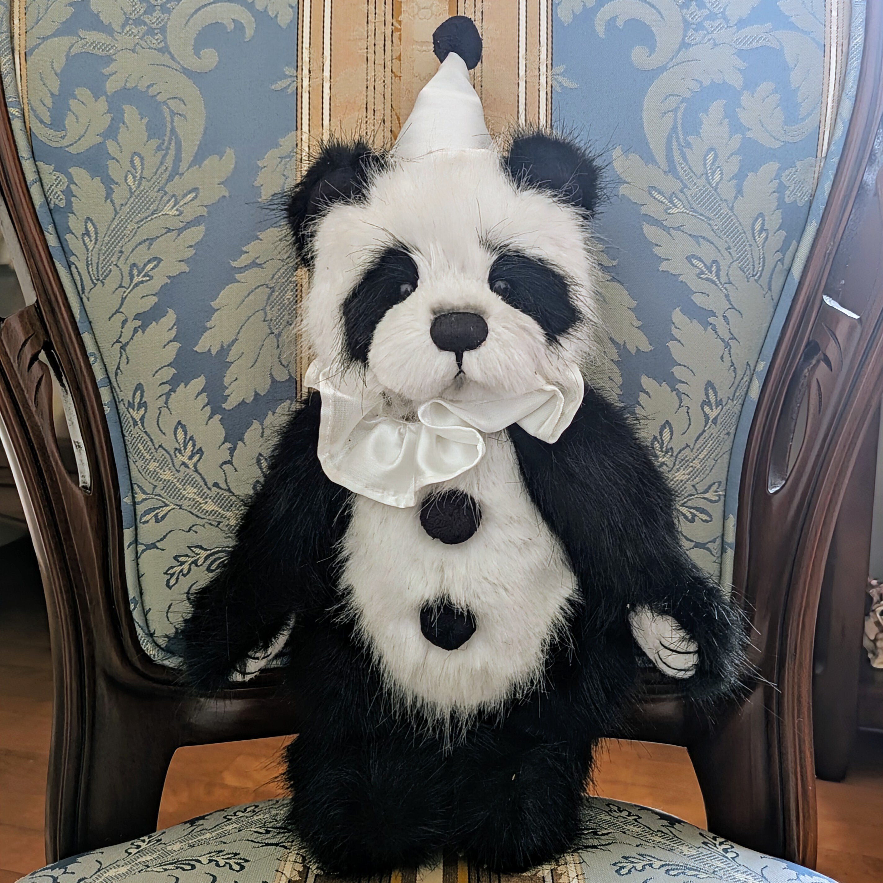 チャーリーベアーズ「POM POM」廃盤品　テディベア パンダ　パンダベア Sold at Auction: Charlie Bears Pom Pom panda bear, QVC Exclusive