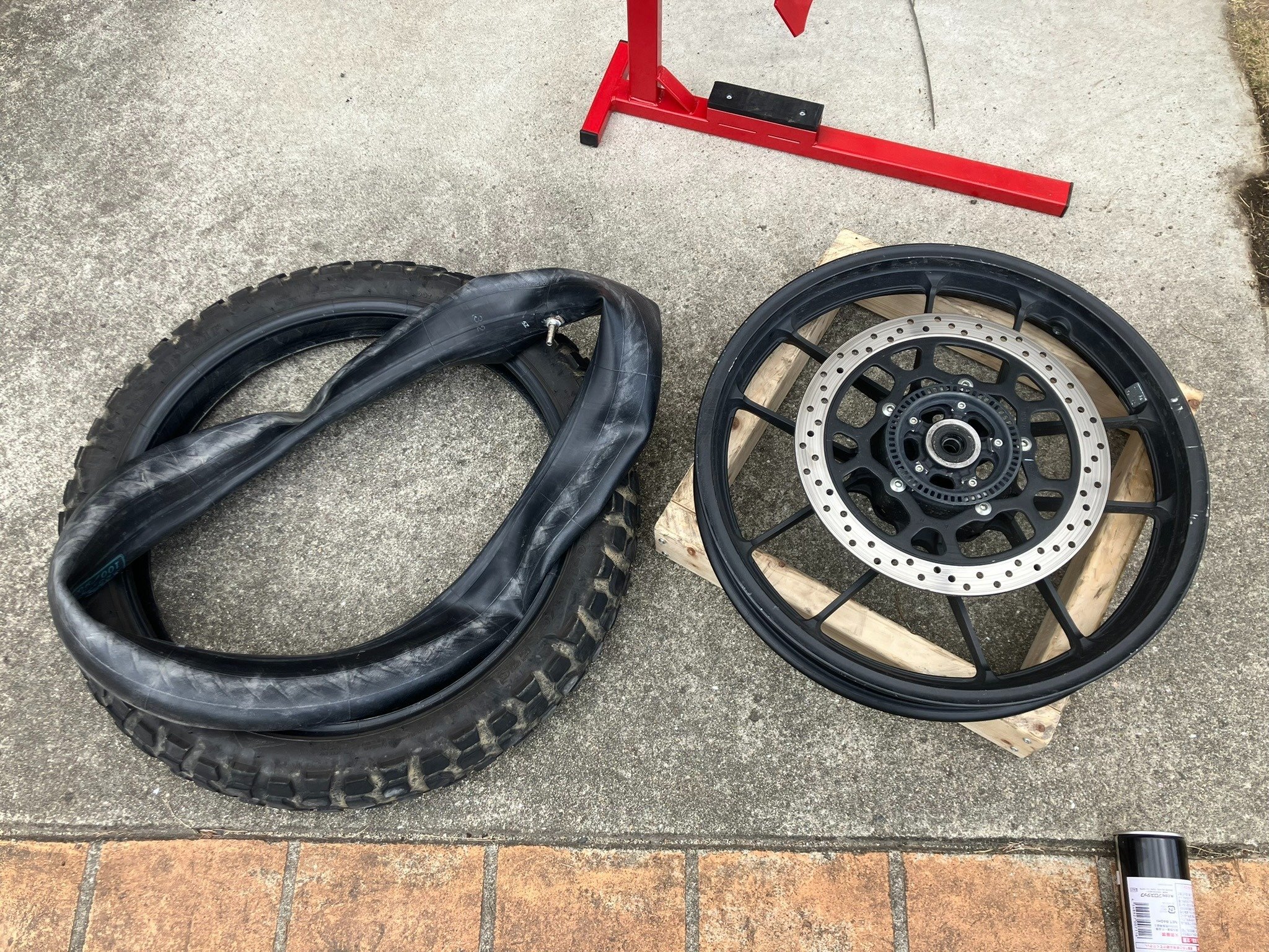 Vストローム250SX】フロントタイヤ交換＆チューブレスへ