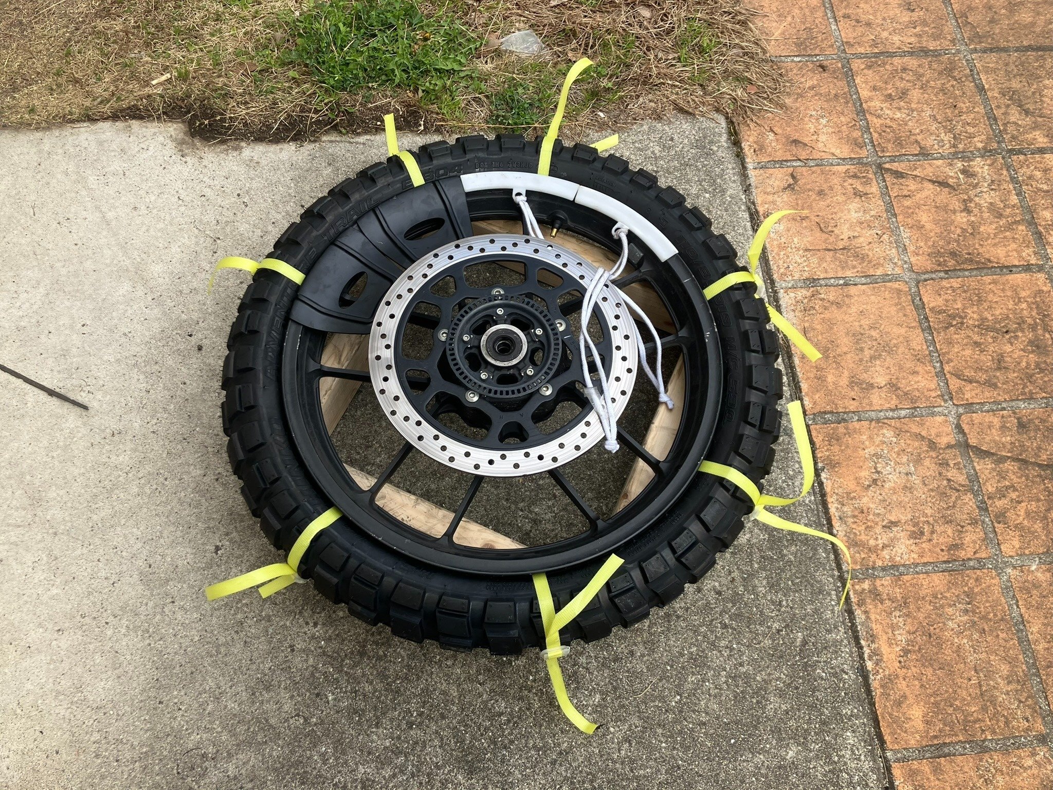 Vストローム250SX】フロントタイヤ交換＆チューブレスへ