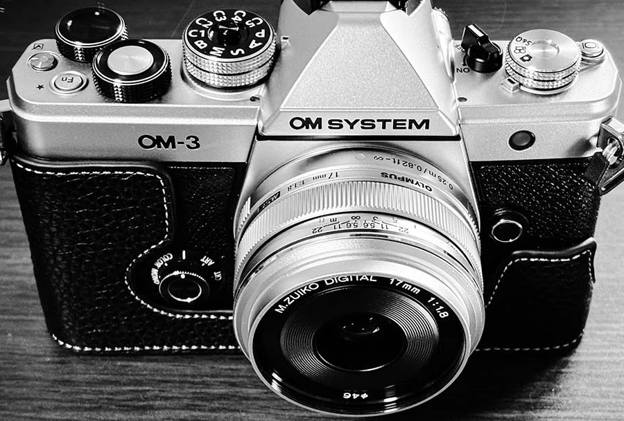 OM-3の革ケースとキャンペーンが届いた話｜borichan | 旅するカメラ