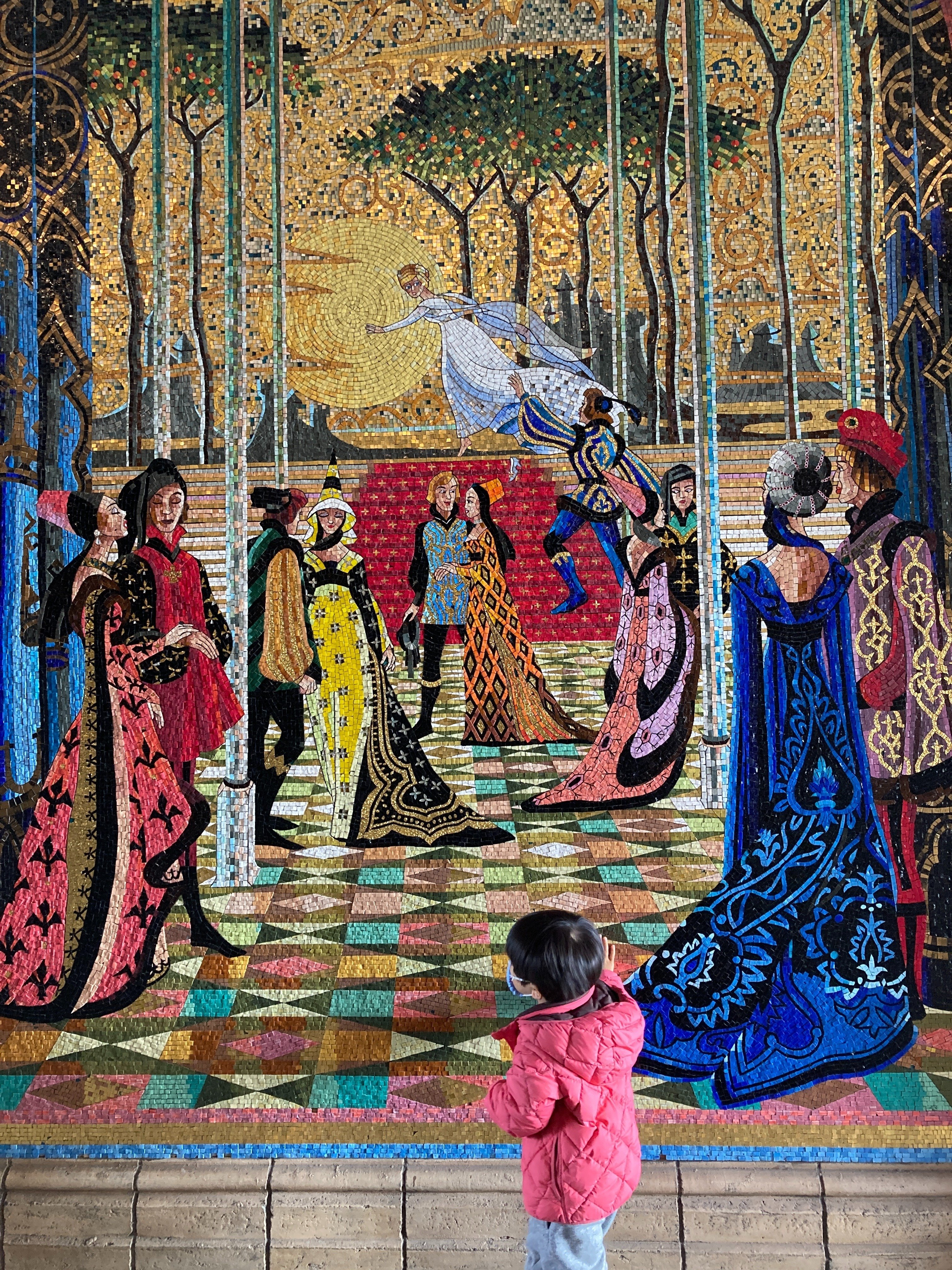 ディズニー観察「シンデレラ城、ここを見てる」｜すたみな子