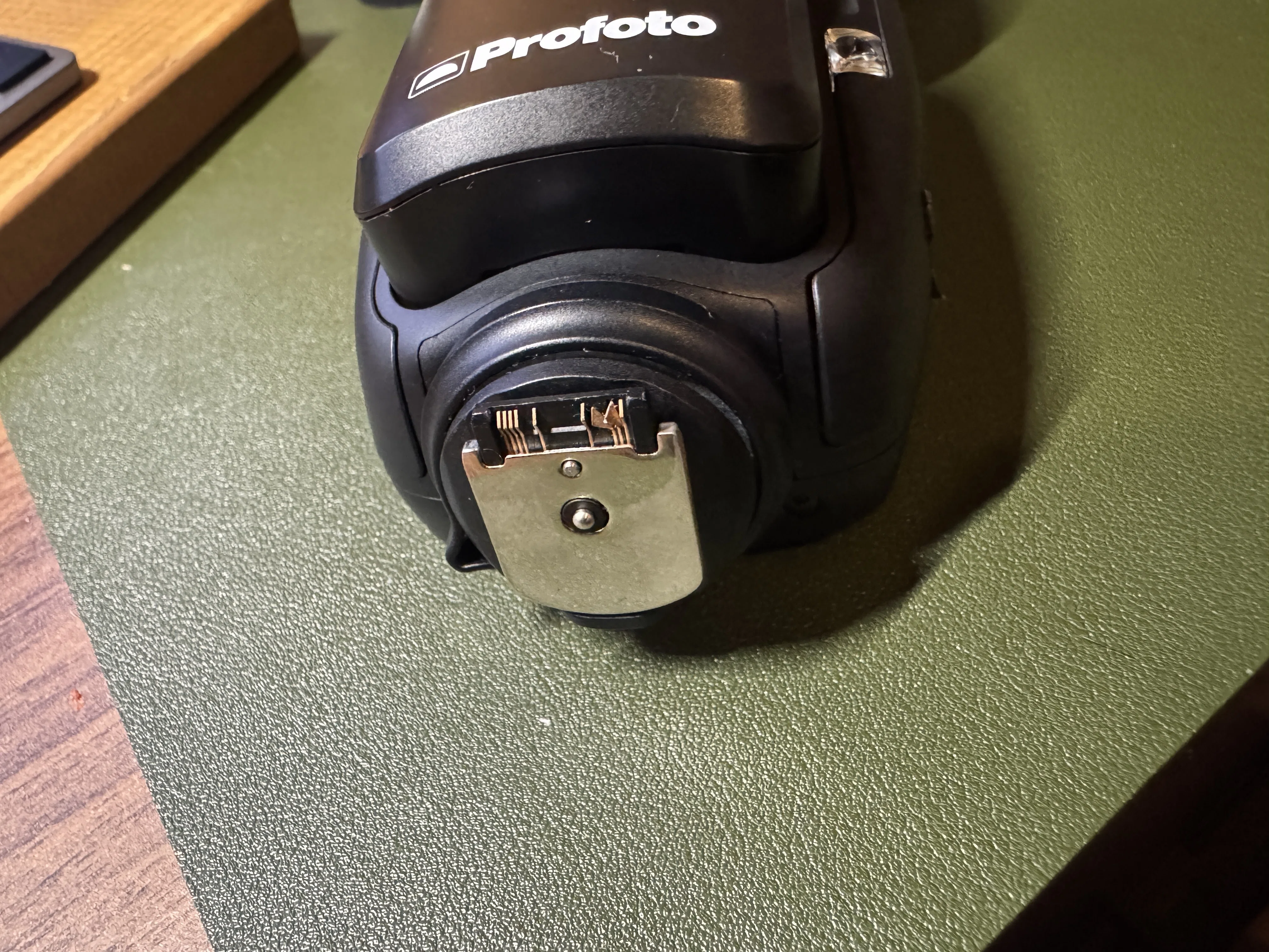 Profoto A1Xの接点が壊れた。さて修理費は？｜ニシハラ シンヤ通信