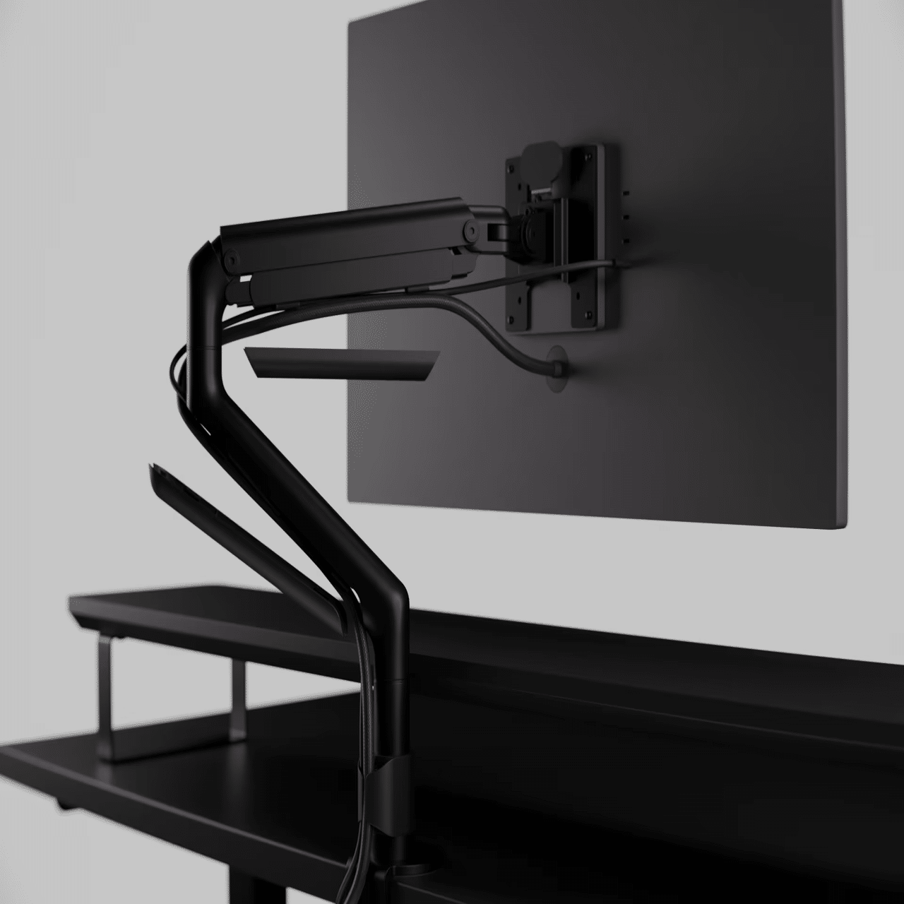 PREDUCTS Monitor Armが気になる！デスクシェルフとの相性抜群の