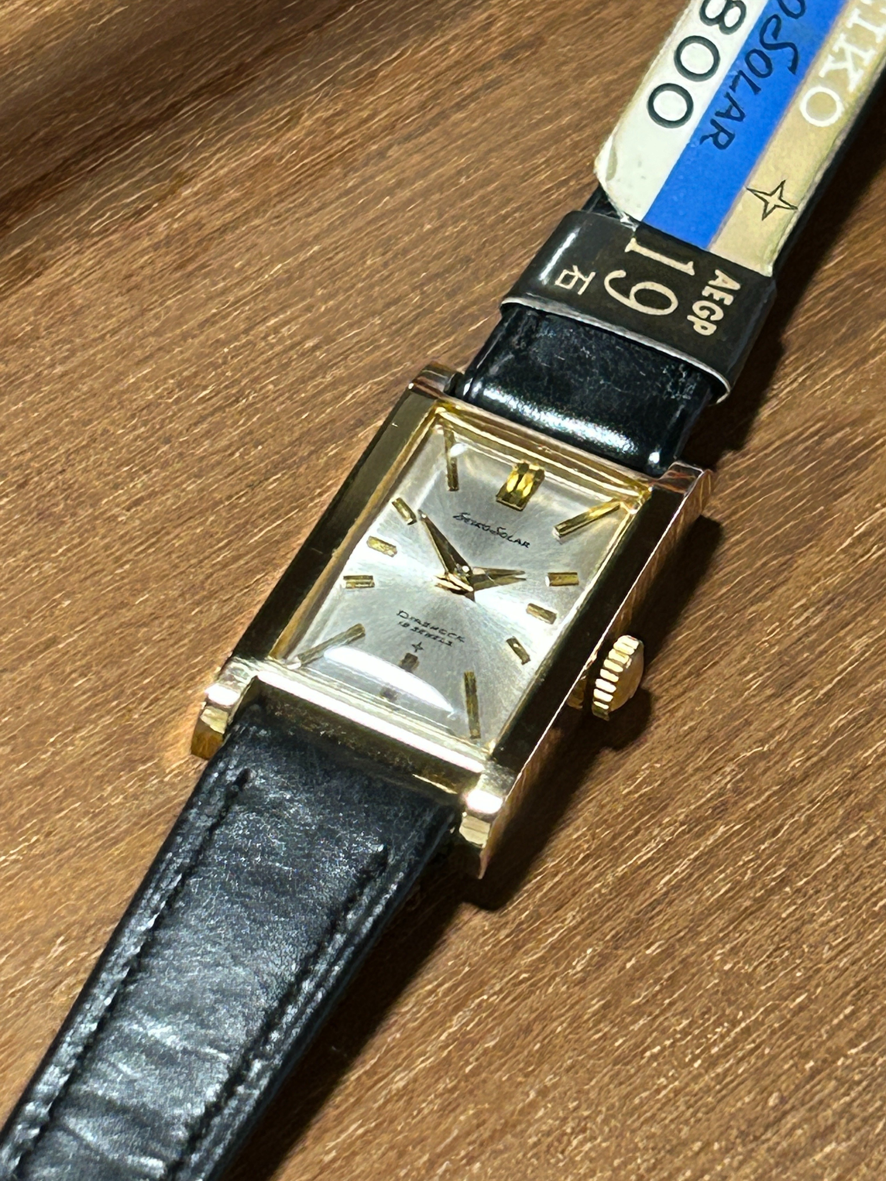 SEIKO レクタンギュラー 2トーン文字盤 ゴールド クォーツ 第57回 セイコー レクタンギュラー｜kkclub