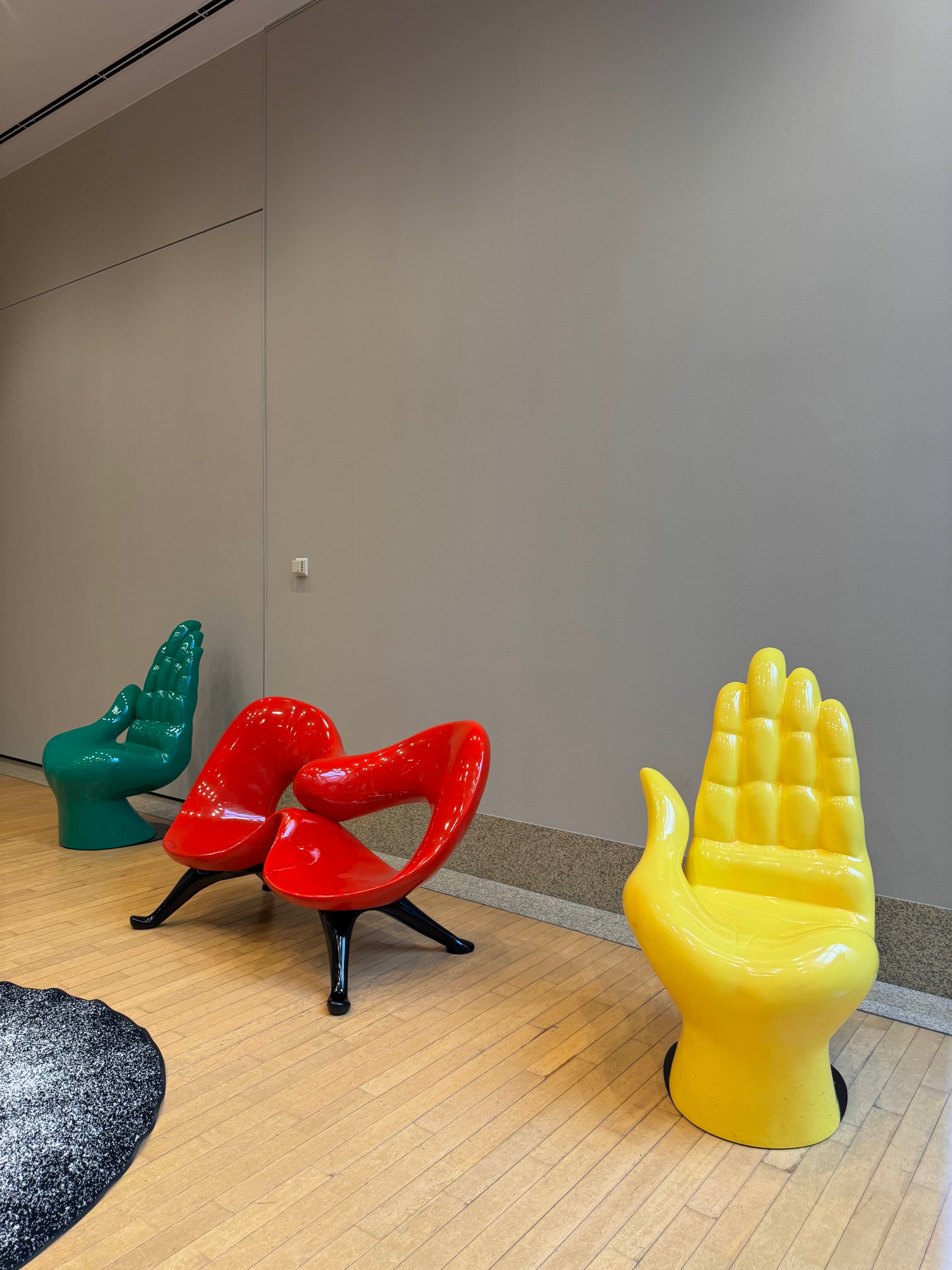 美術館の名作椅子の数々その2 国立新美術館はデンマーク