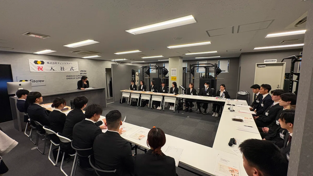 2025年度新卒社員 入社式 代表取締役より新入社員の皆さんへ:困難に立ち向かう勇気|株式会社フィットクルー