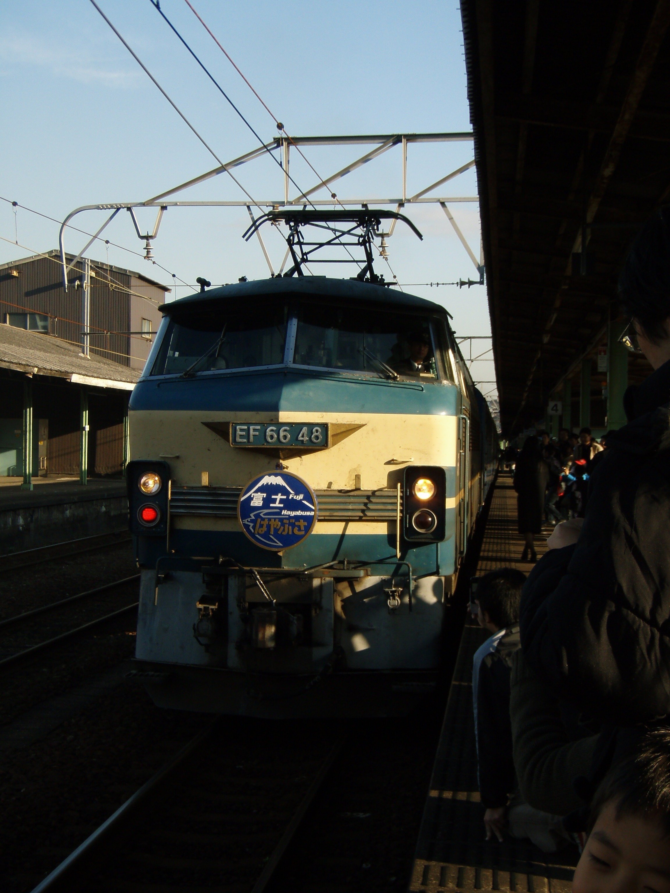 指宿枕崎線を沿線を巡りながら踏破した記録で、国鉄時代の写真も入れ
