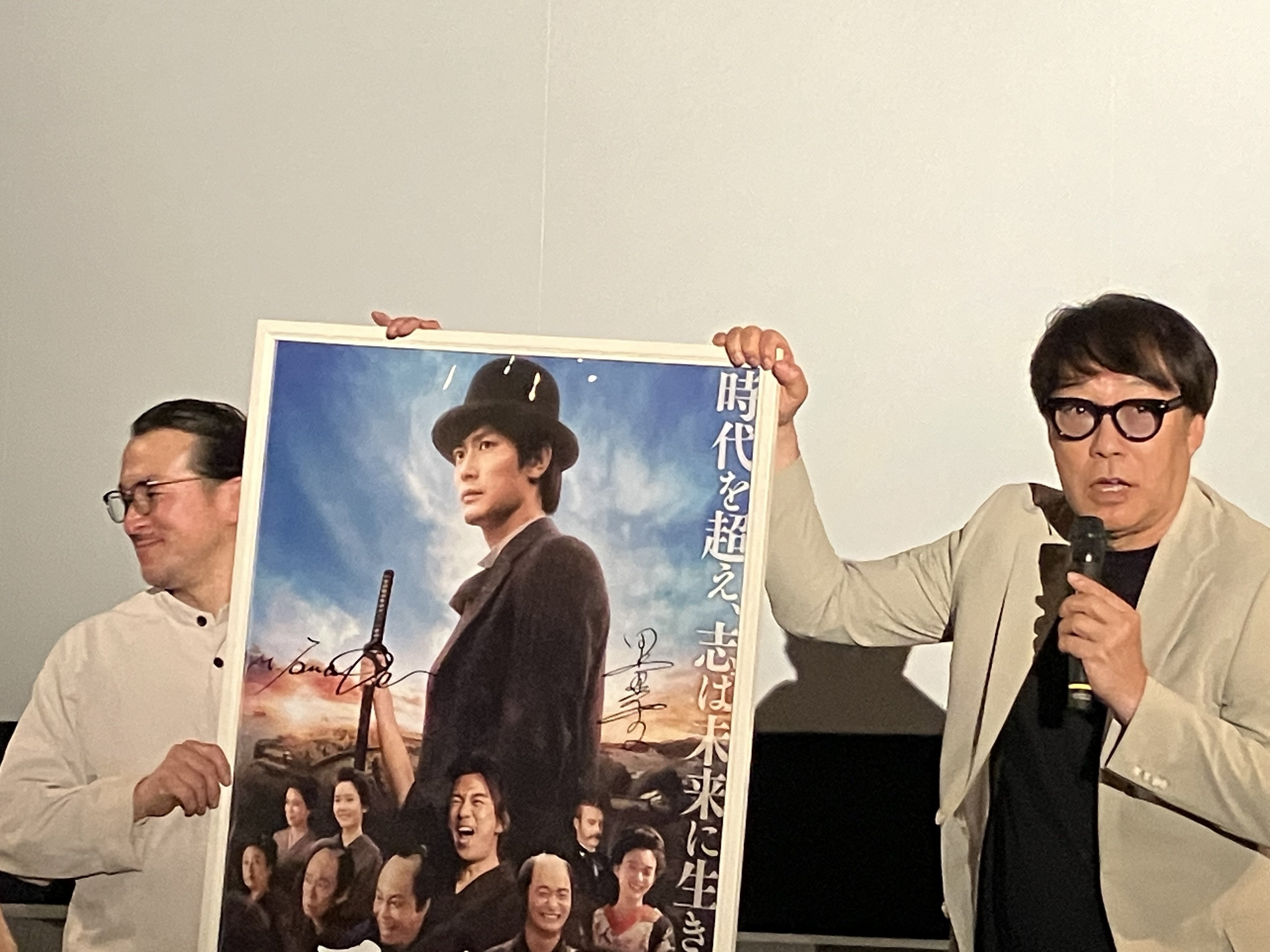 アクターズ三浦春馬 Amazon.co.jp: 三浦春馬生きている奇跡をお芝居で伝えたい 表紙