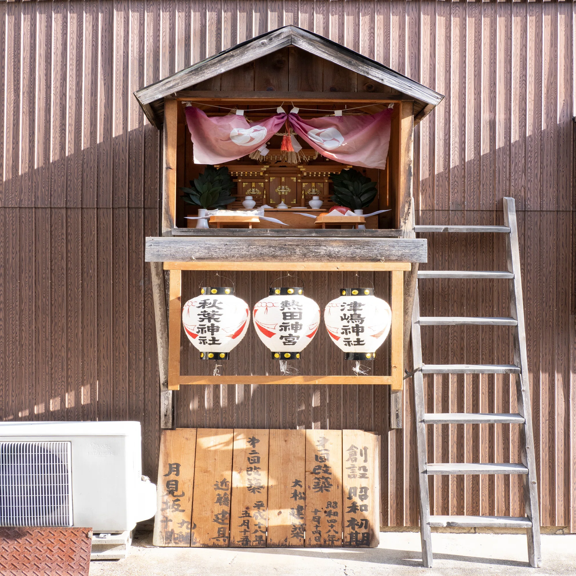 宗教じゃない、神さまなんだ」──名古屋の屋根神さまと、失われゆく町 