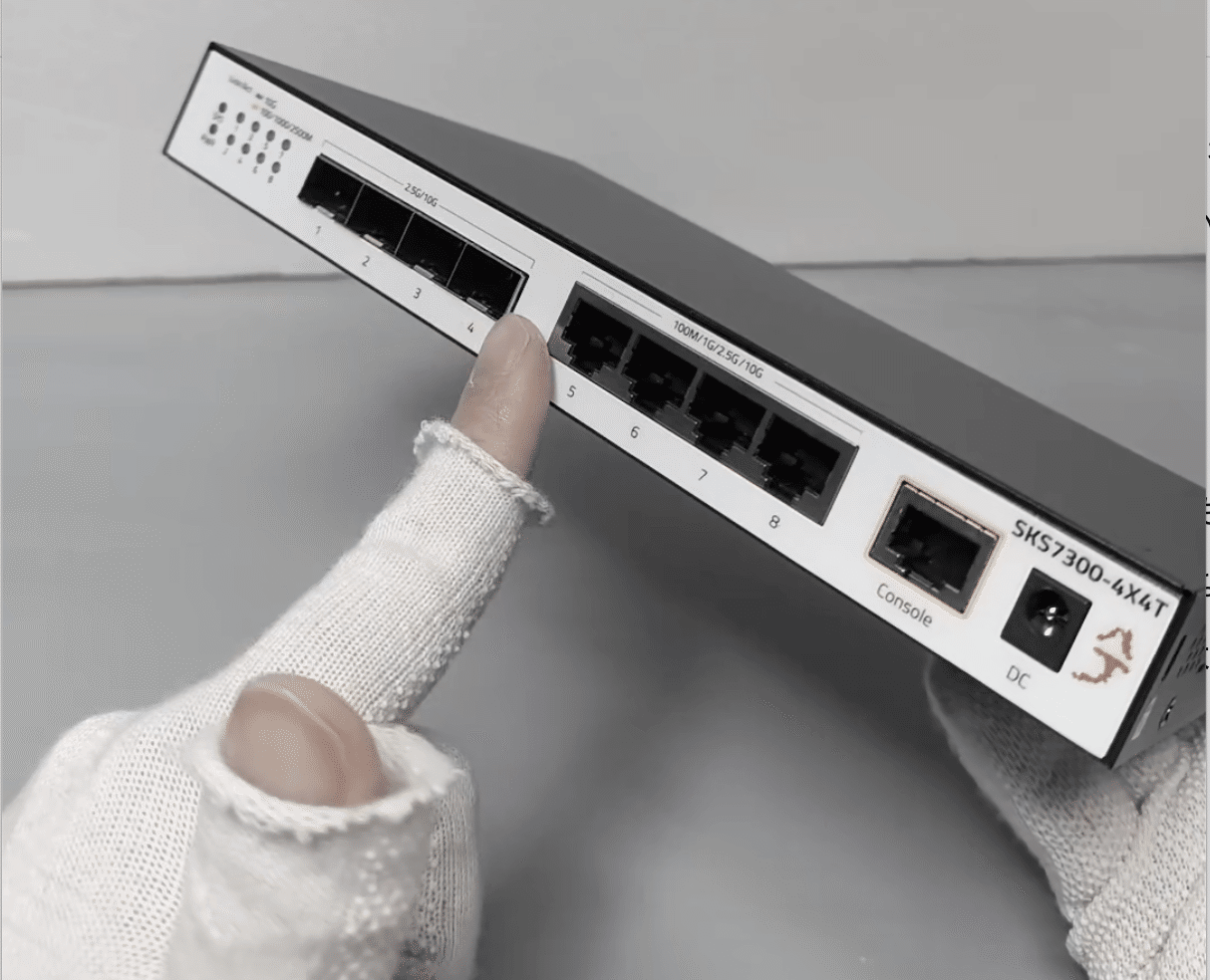 実機レビュー】Xikestor SKS7300-4X4Tの使用感｜重藤 六