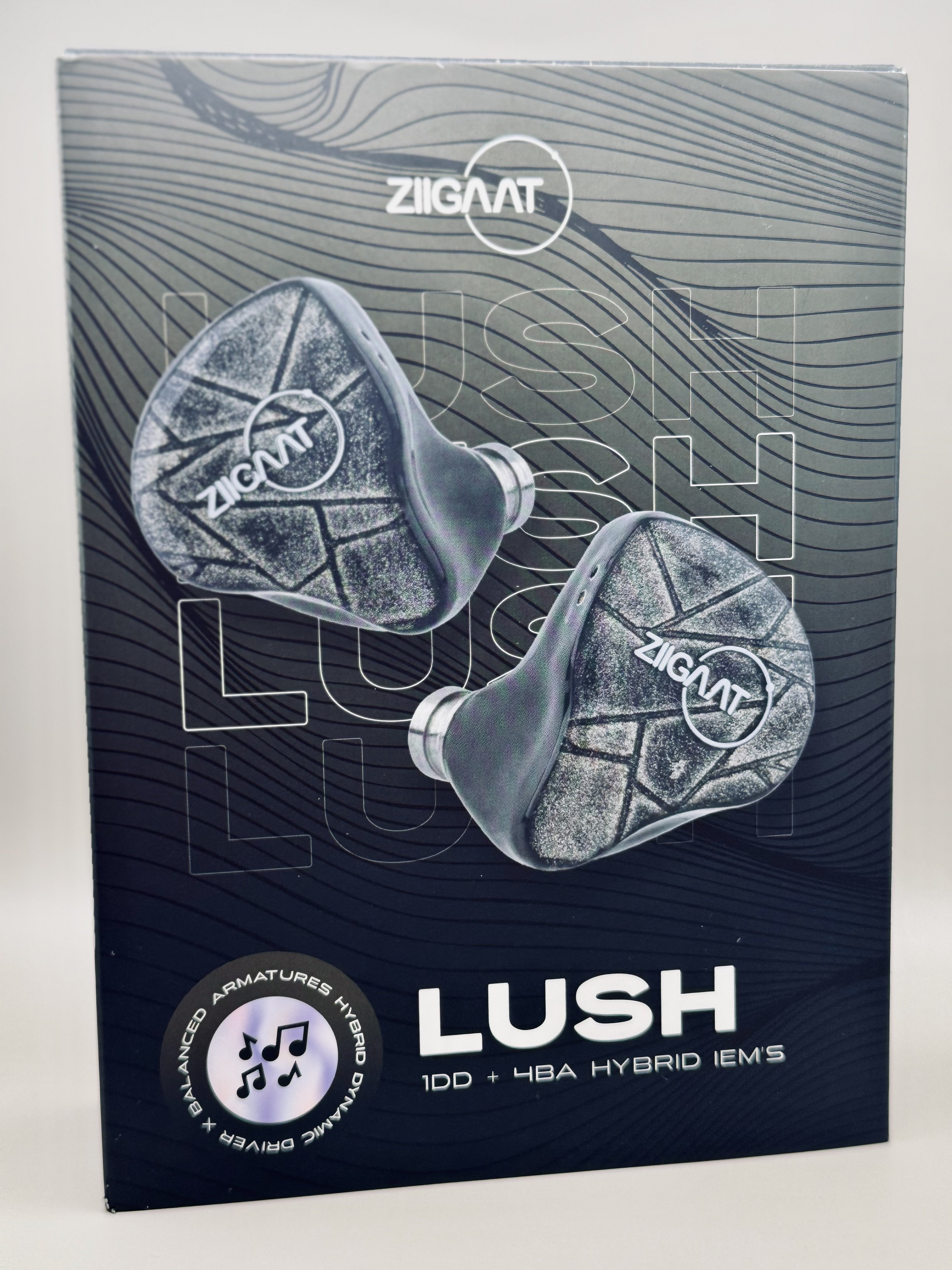 ZiiGaat Lushのレビュー｜ラルフ・ヒンクリー