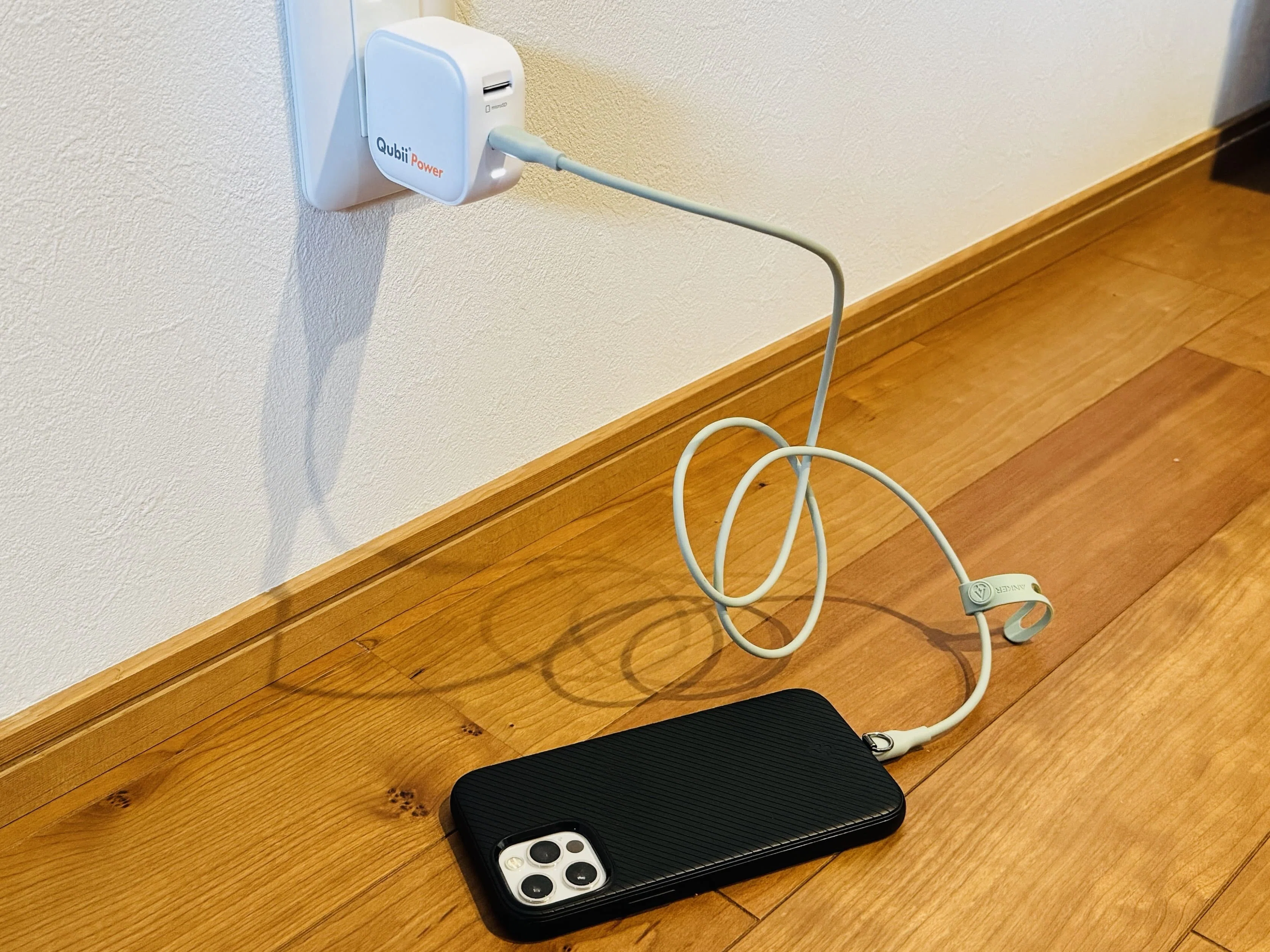 Qubii Power レビュー！充電ついでにスマホを自動バックアップ！｜もんたな