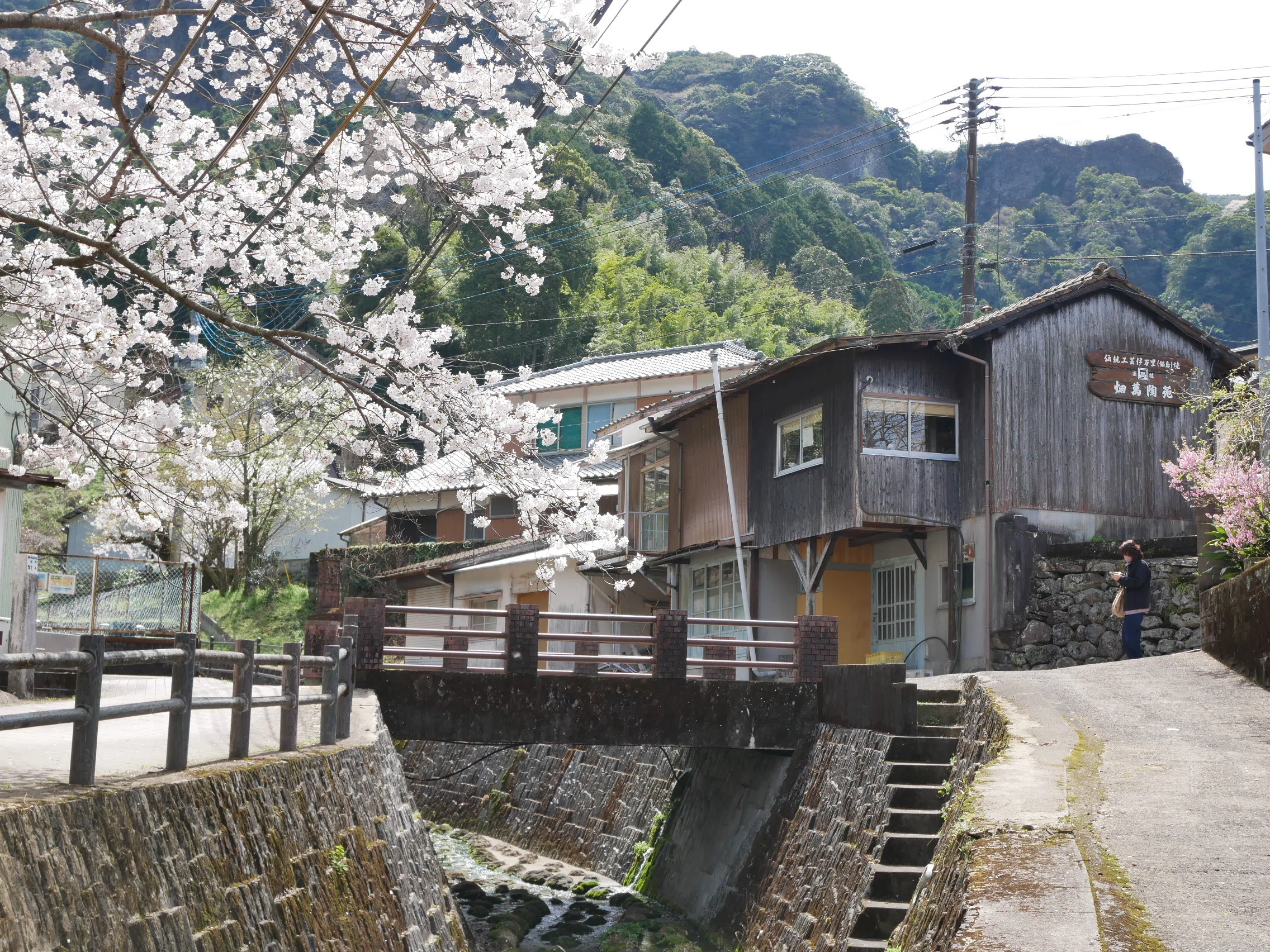 563 桜満開の陶磁器の里・伊万里市大川内山を散歩する｜揺蕩う旅人