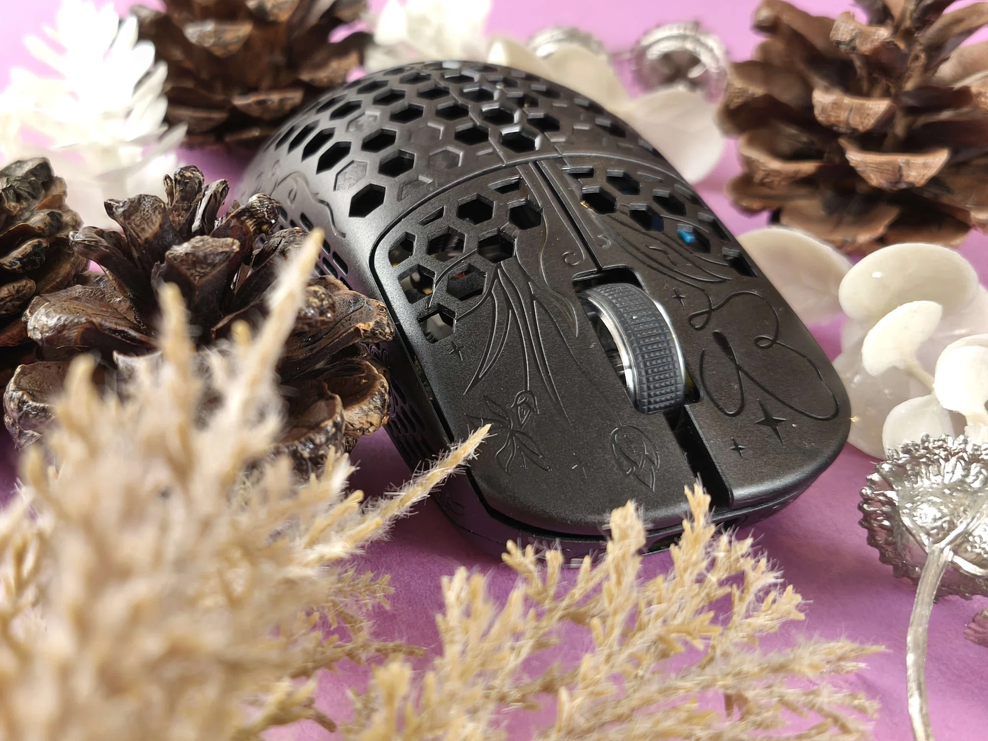 レビュー】UNIUS BLACK LOTUS CARBON 8K|蝶模様が施された最高級 レビュー】UNIUS BLACK LOTUS CARBON 8K|蝶模様が施された最高級