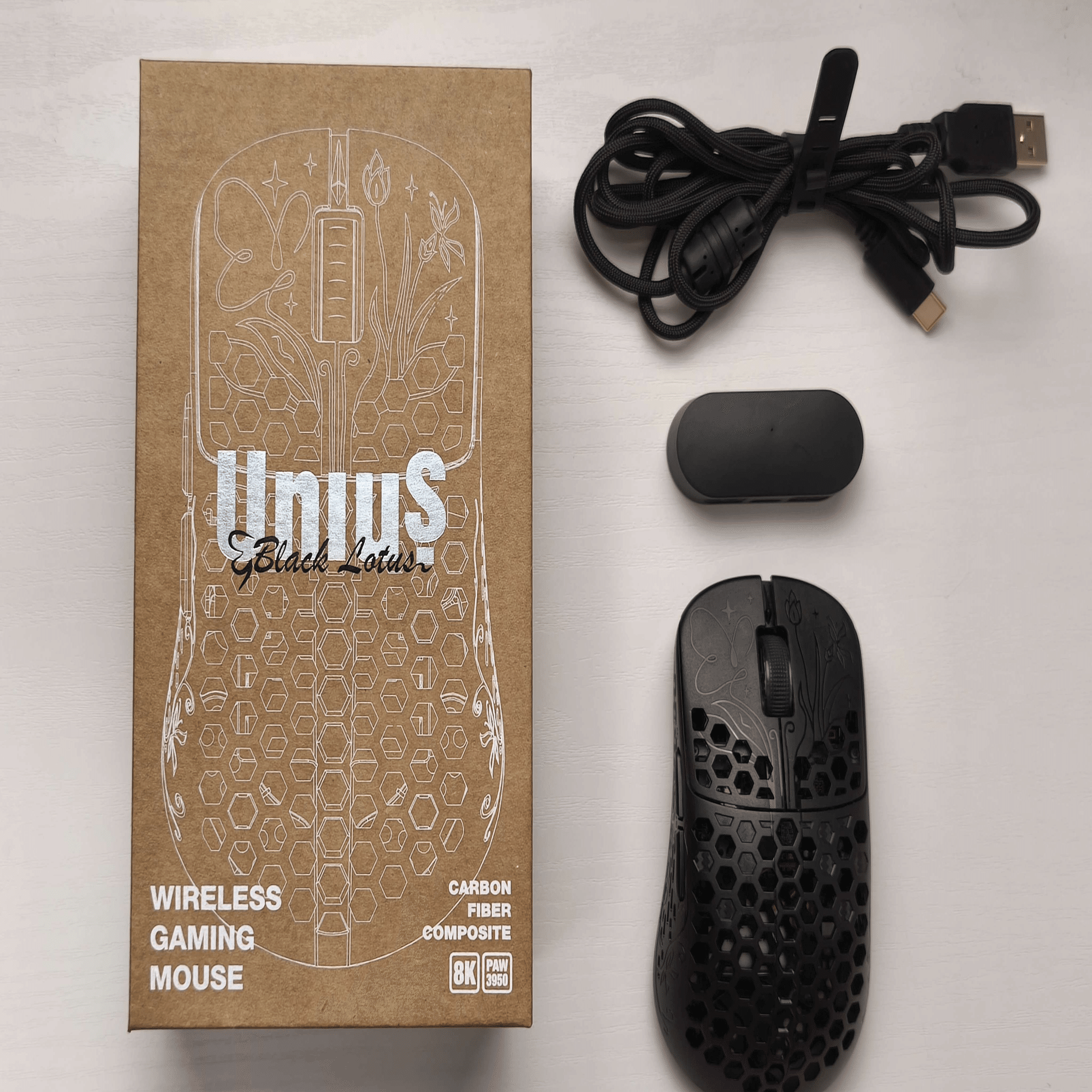 レビュー】UNIUS BLACK LOTUS CARBON 8K｜蝶模様が施された最