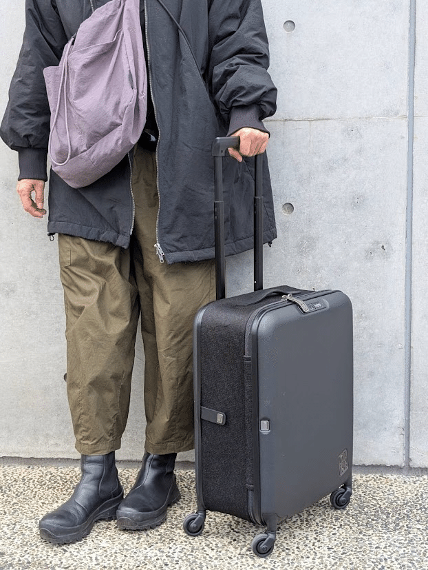 折り畳み式グレイ ハードシェル キャリーケース jollying Pebble