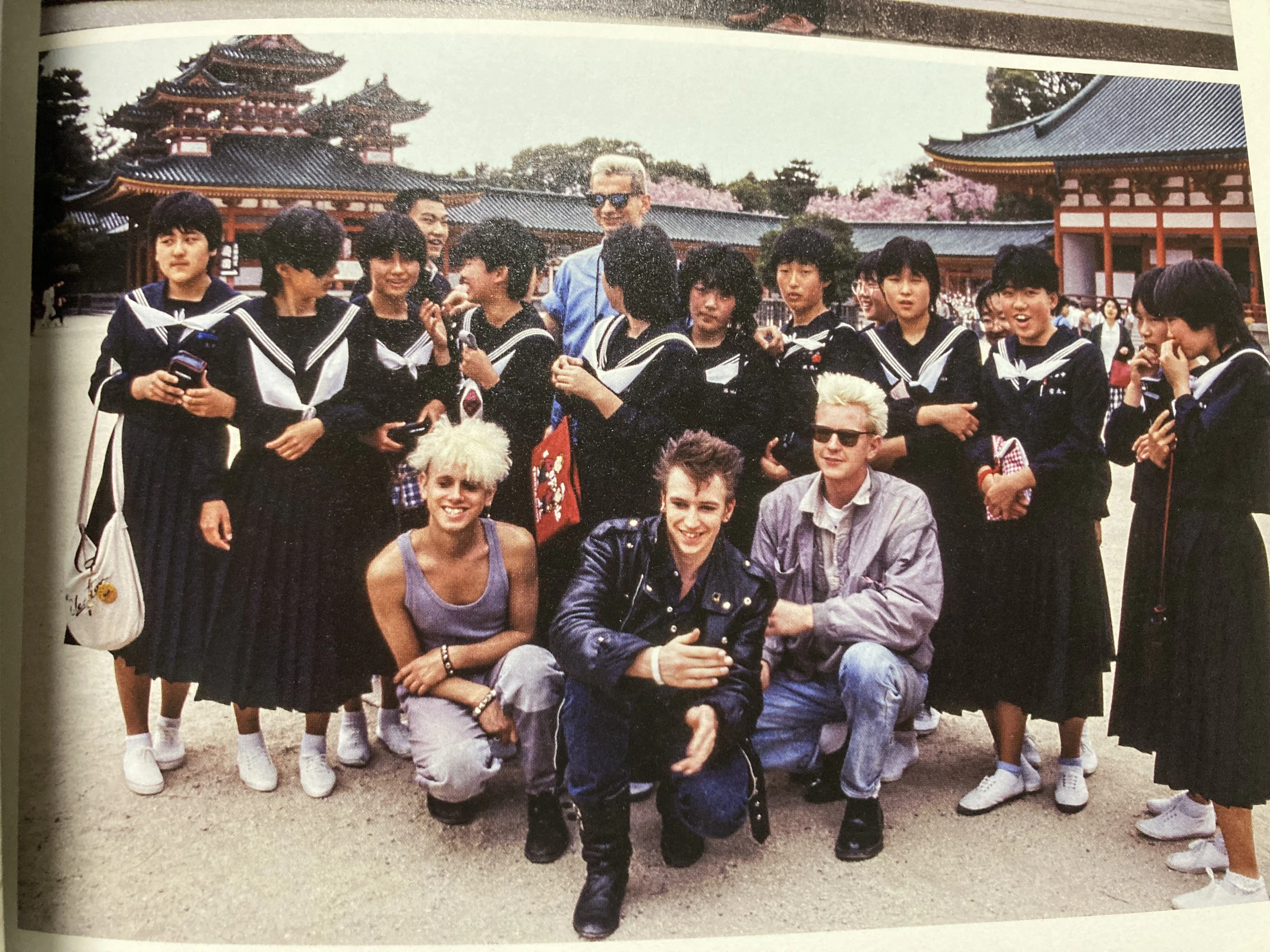 書籍「MUSIC LIFE大全」で古(いにしえ)のROCKを振り返る。｜Show