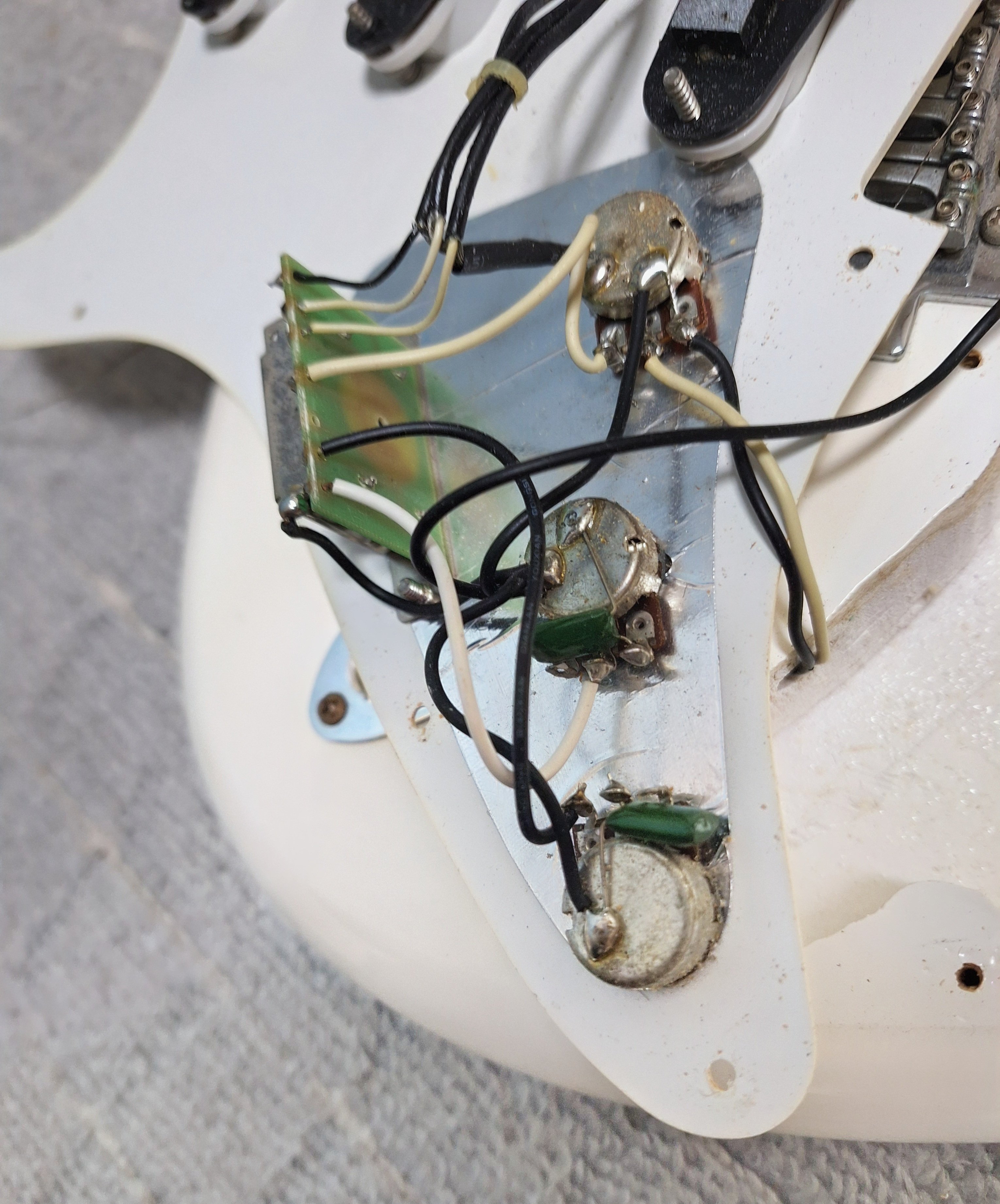ジャンクログ Fender stratocaster(?)|ひっP ジャンクログ Fender stratocaster(?)|ひっP