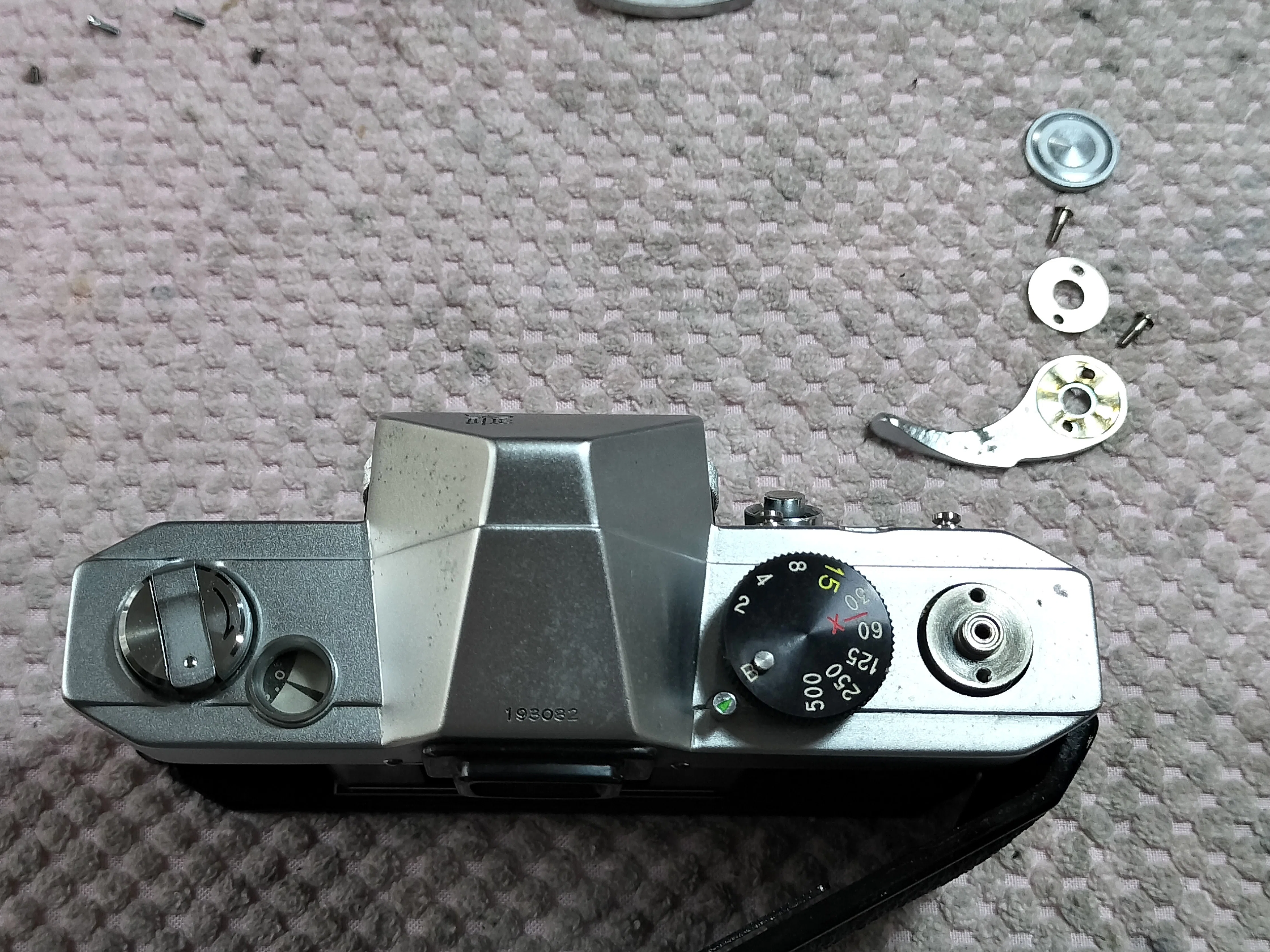 Disassembly of the Petri Penta VI｜フィルムカメラ修理のアクアカメラ