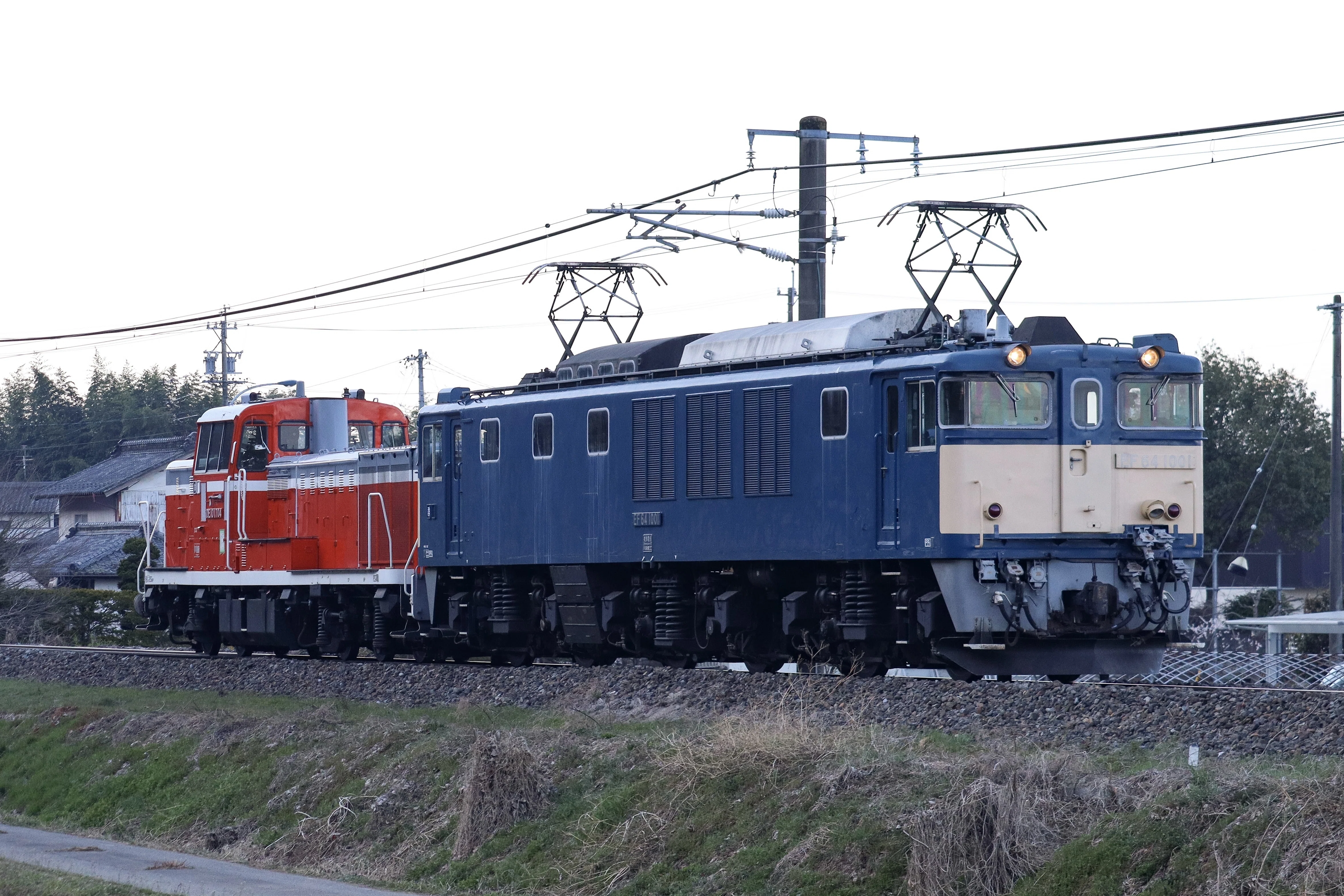 高崎の国鉄型機関車が長野へ廃車回送。｜鐘 紡