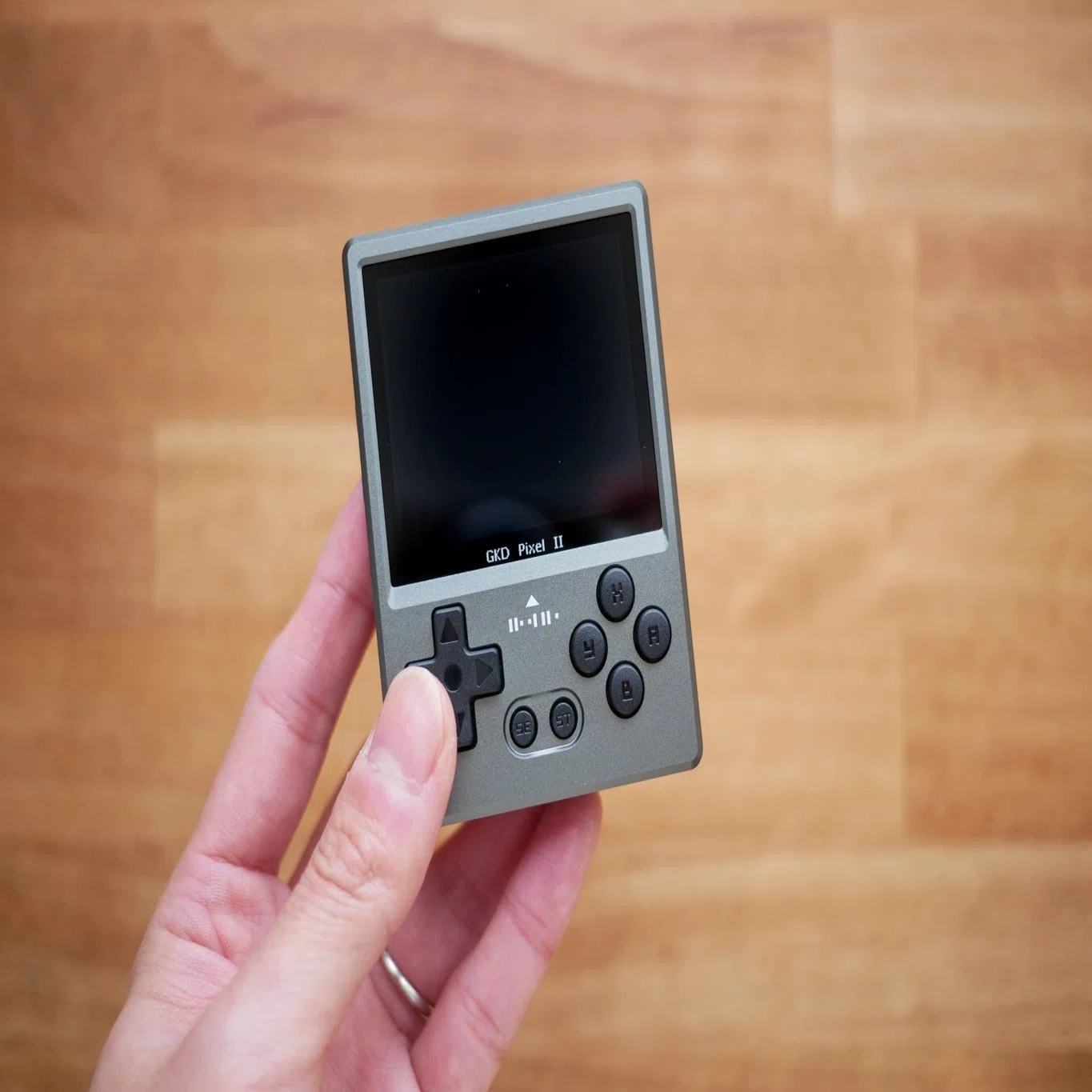 小さな金属筐体がたまらない！GKD Pixel 2レビュー｜ばるき