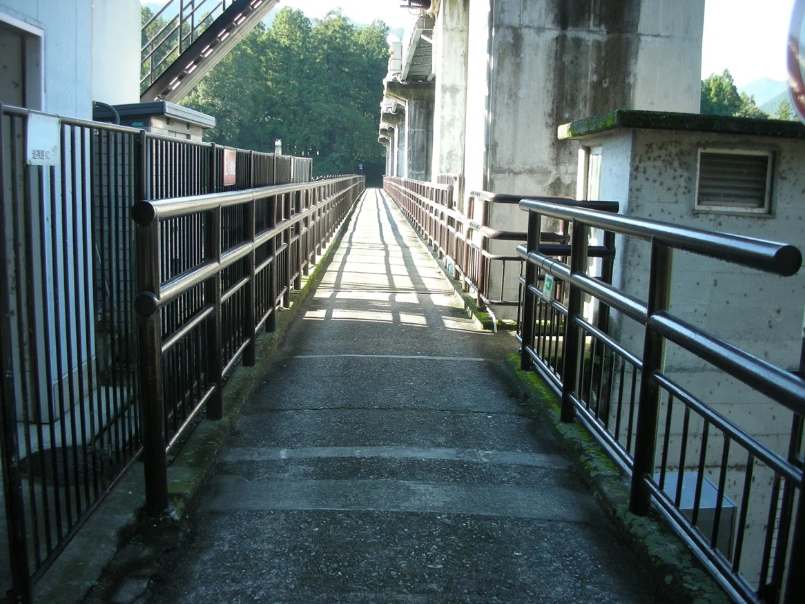 神水ダム 群馬県 天端