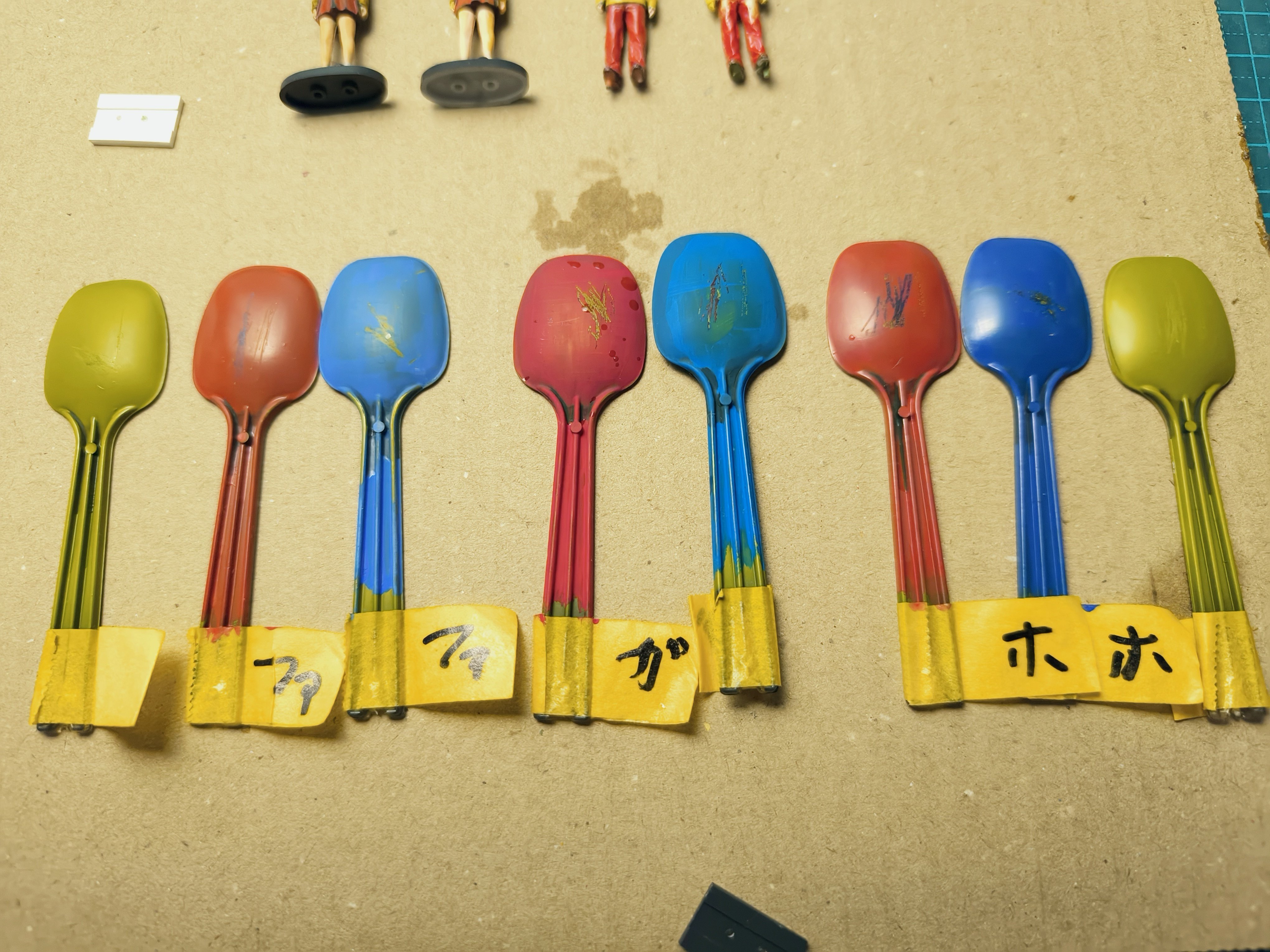 リビングでもキミ色が出せる！水性ホビーカラー筆塗りで