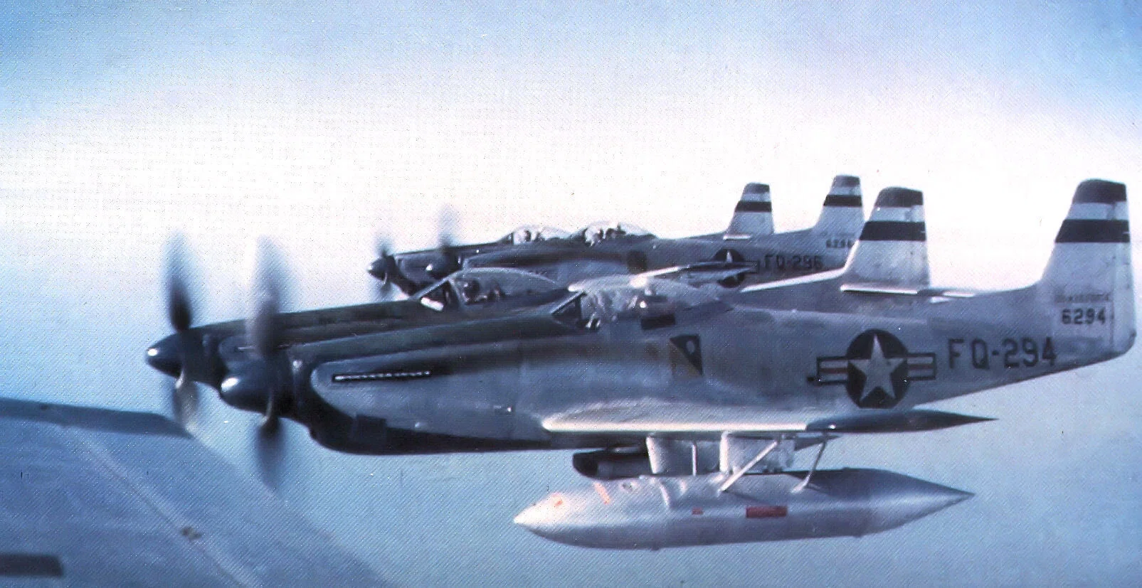 希少 昭和初期◆真鍮製 戦闘機プロペラ型 インク壺/インクスタンド フタは戦闘機 意外と高性能？双子機の活躍〜ツインムスタング｜ワンモア@航空エッセイ