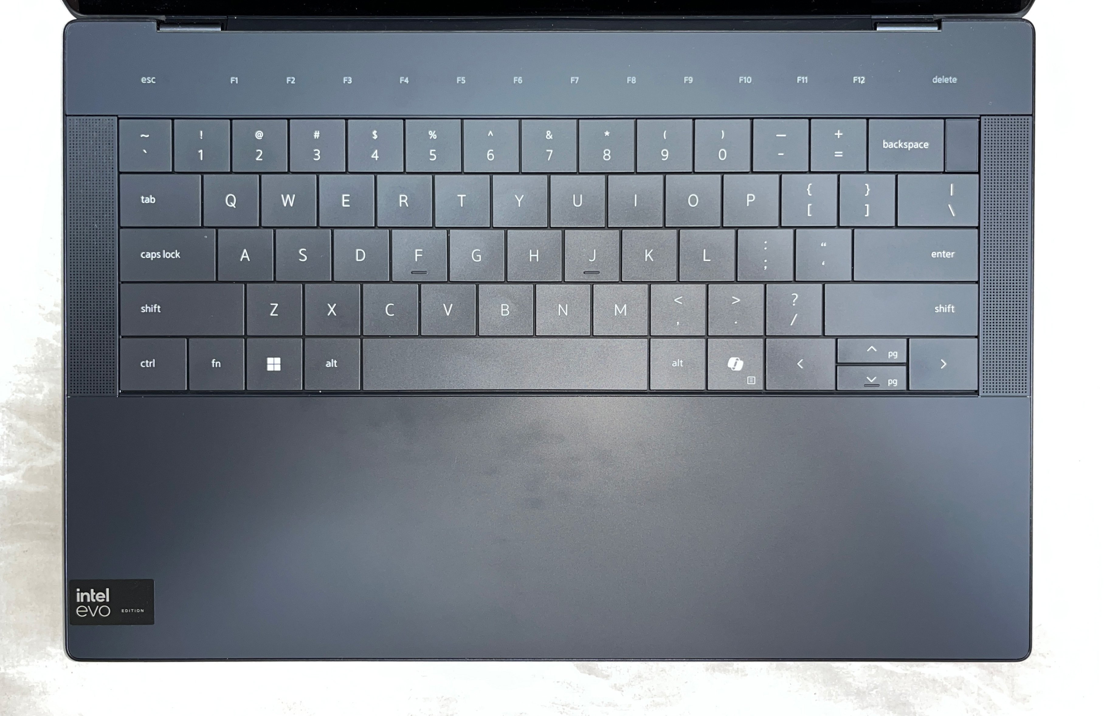 DELLの中途半端ノートPC XPS 14 (9440)でForgeとComfyUIを動かしてみた