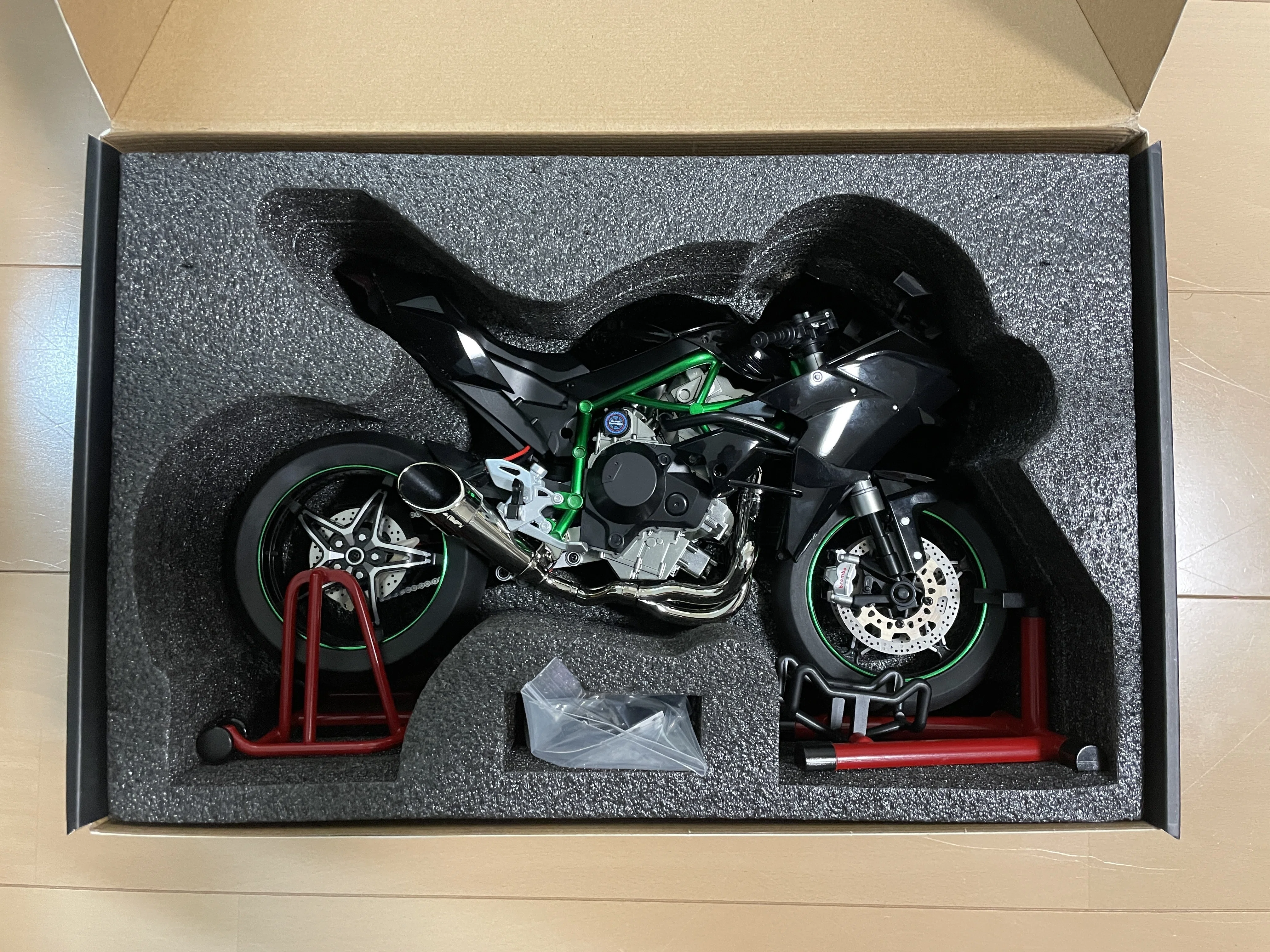 Kawasaki Ninja HR2 1/6 ＋Black Widow ｜Mando