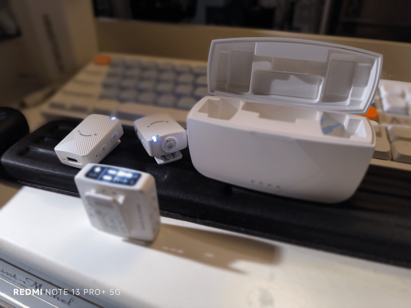 FIFINE ピンマイク M9 ハイエンド ノイキャン 50m伝送 Amazon.co.jp: FIFINE ピンマイク ワイヤレスマイク 30時間連続使用