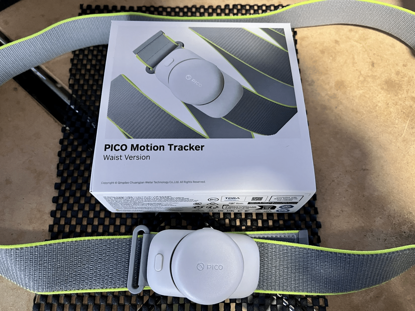 PICO Motion Tracker Waist モーショントラッカー Pico improves its body tracking solution with a waist tracker
