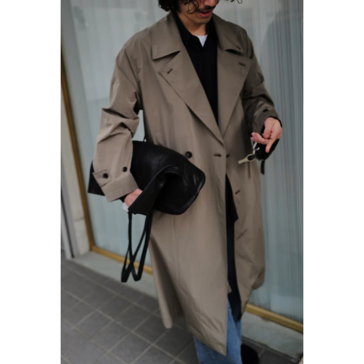 The sense of superiority of wearing a coat in spring. ssstein