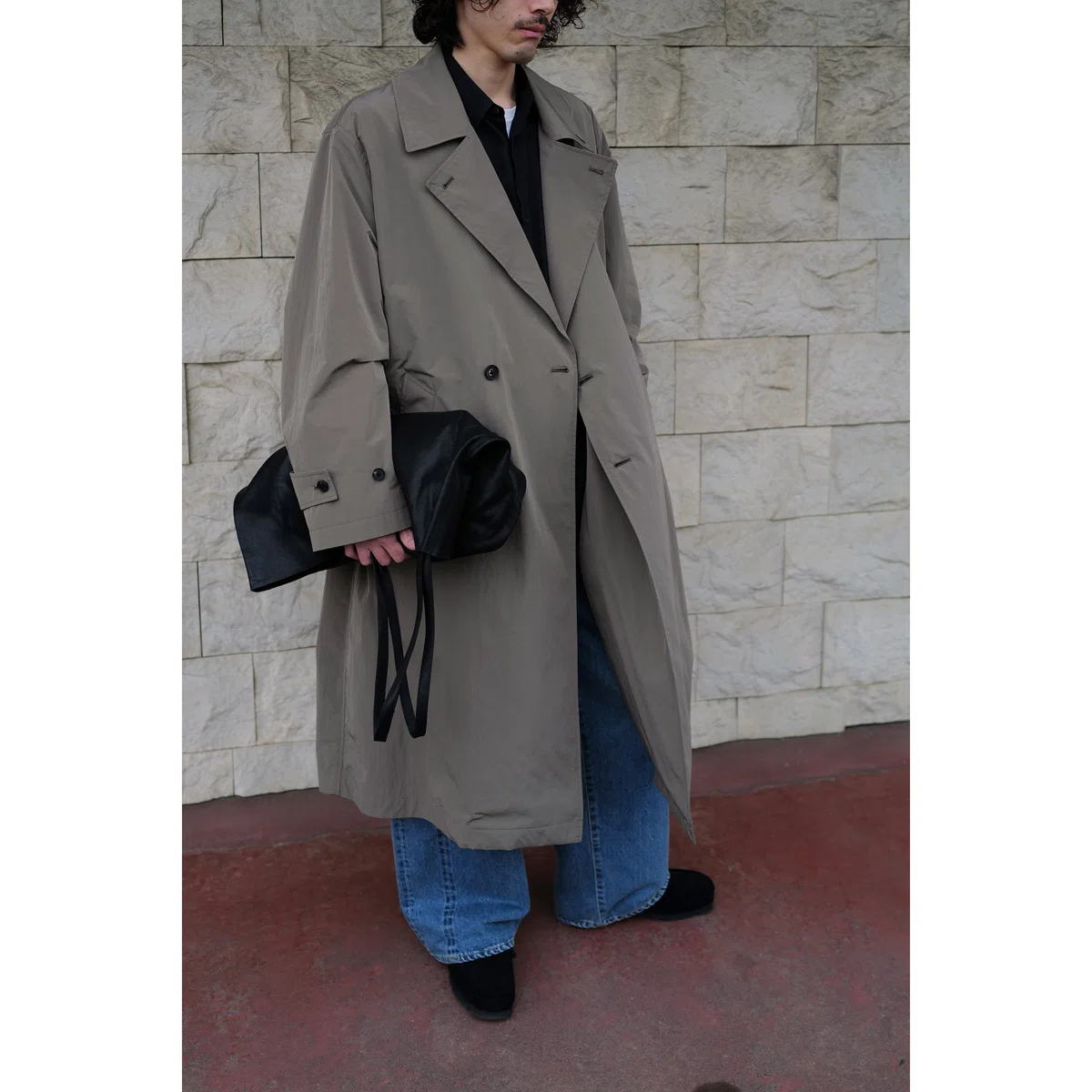 The sense of superiority of wearing a coat in spring. ssstein