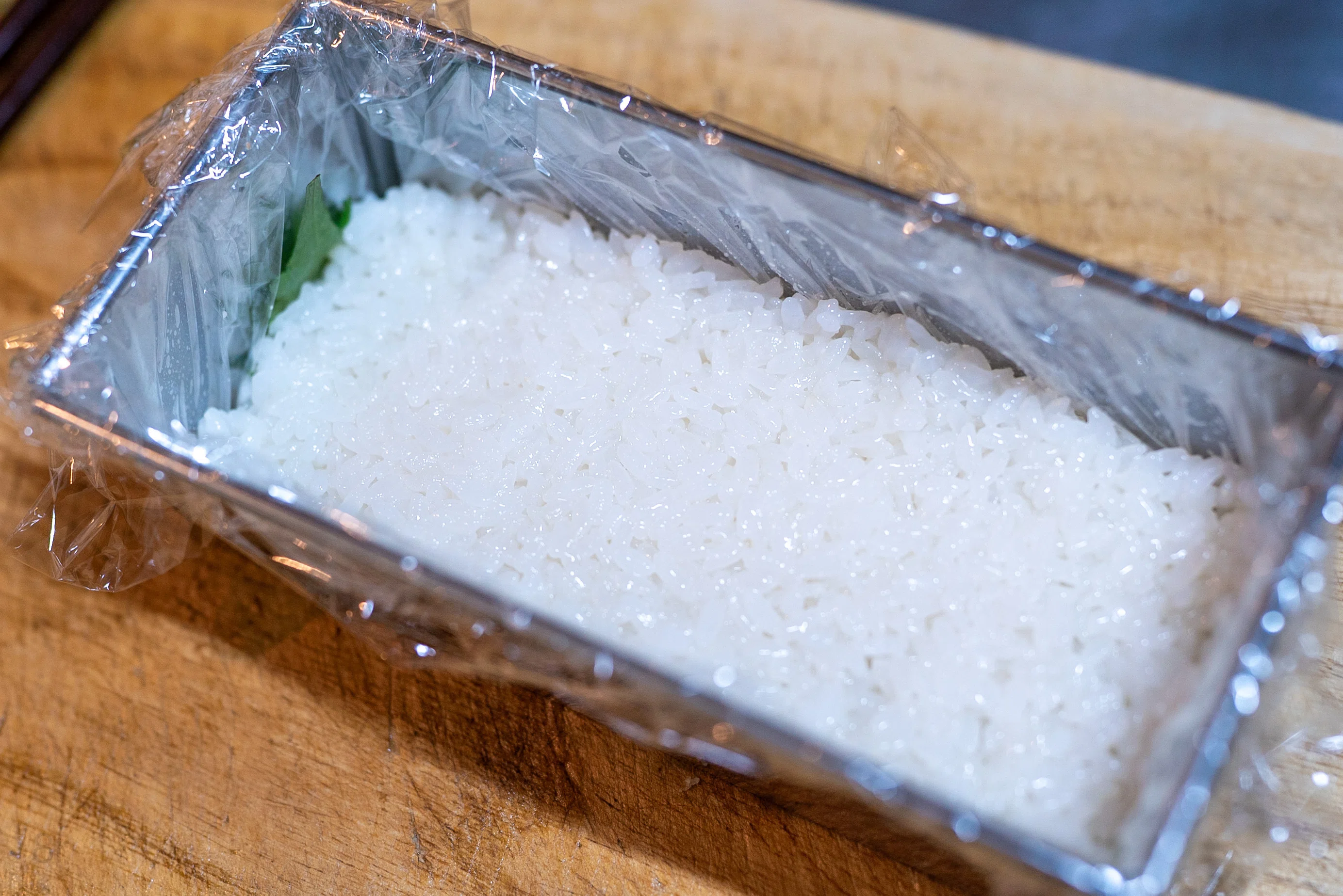 炙りえんがわ押し寿司を作る｜平川重寅
