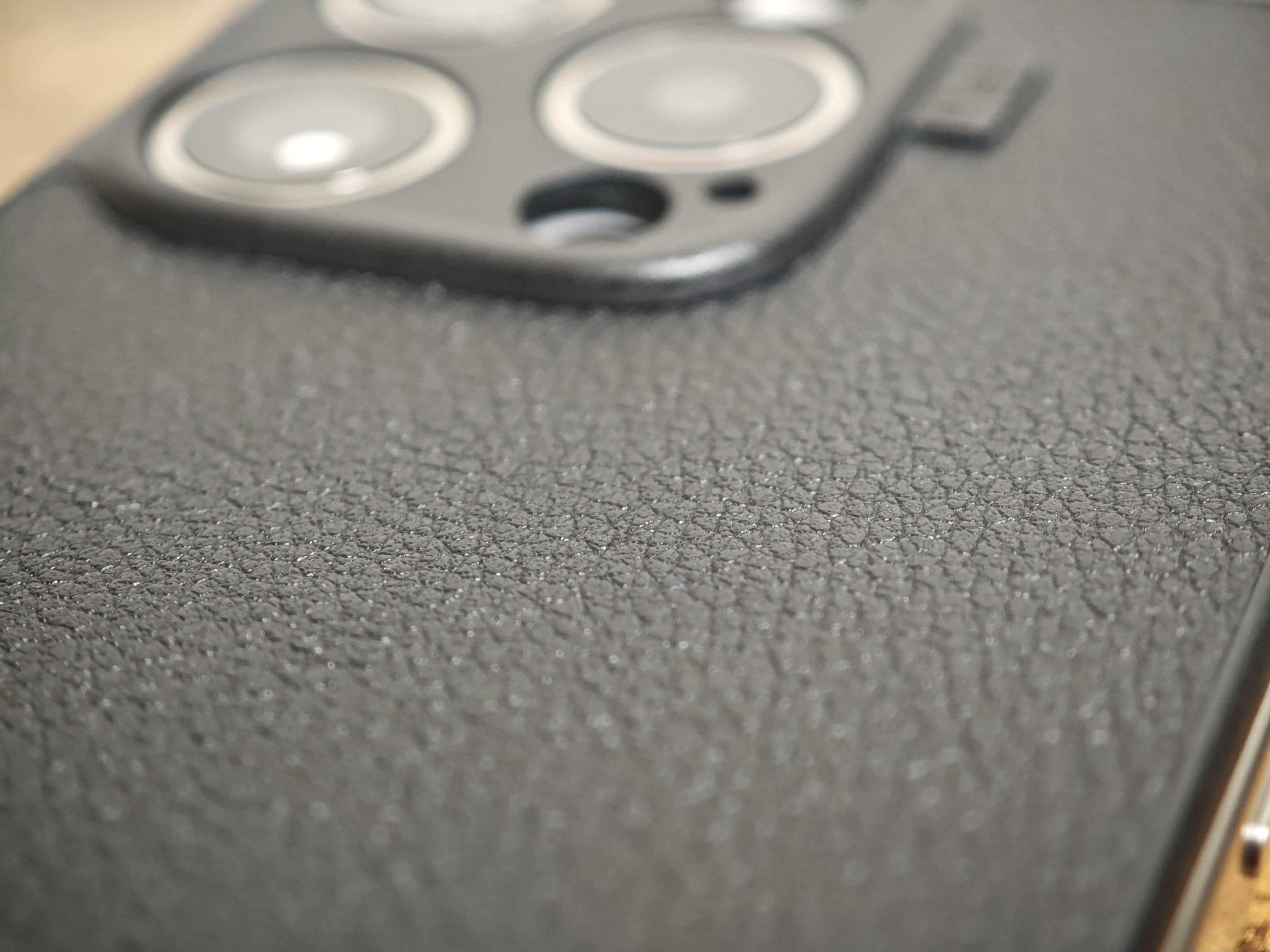 SutiのiPhone用背面ケース「PhoneBack（NanoLeather）」を買って