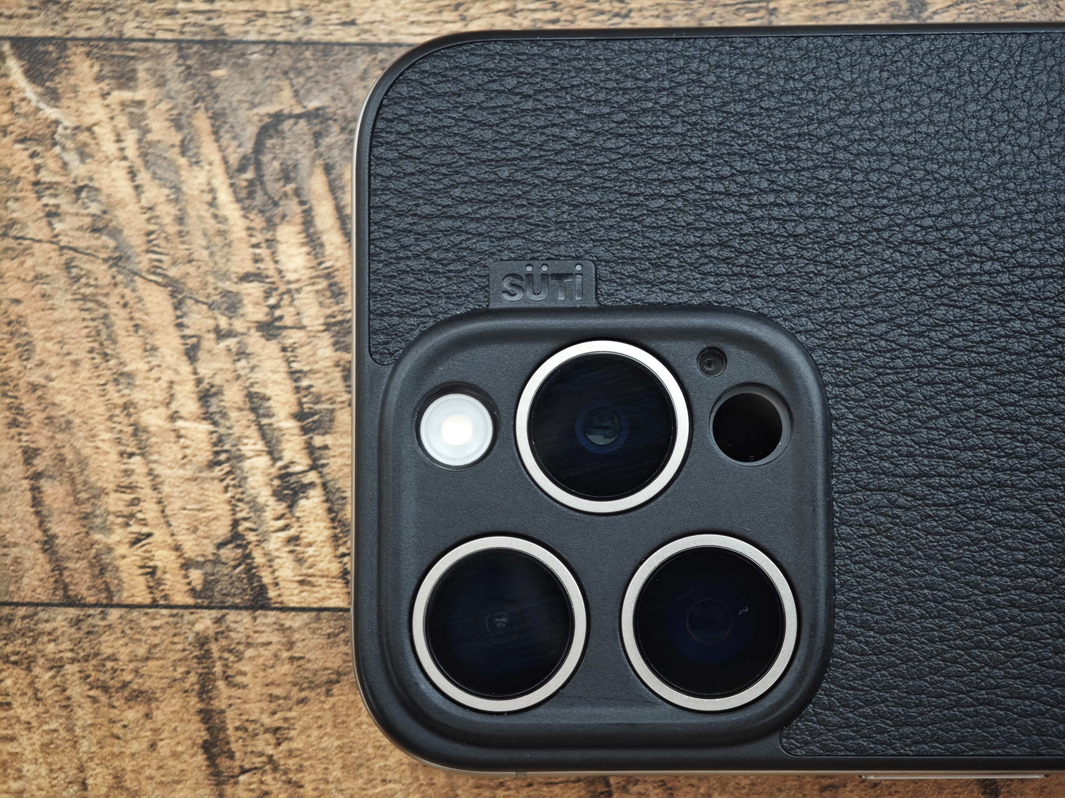 SÜTI PhoneBack ブラック フォーンバック レザー SutiのiPhone用背面ケース「PhoneBack（NanoLeather）」を買って