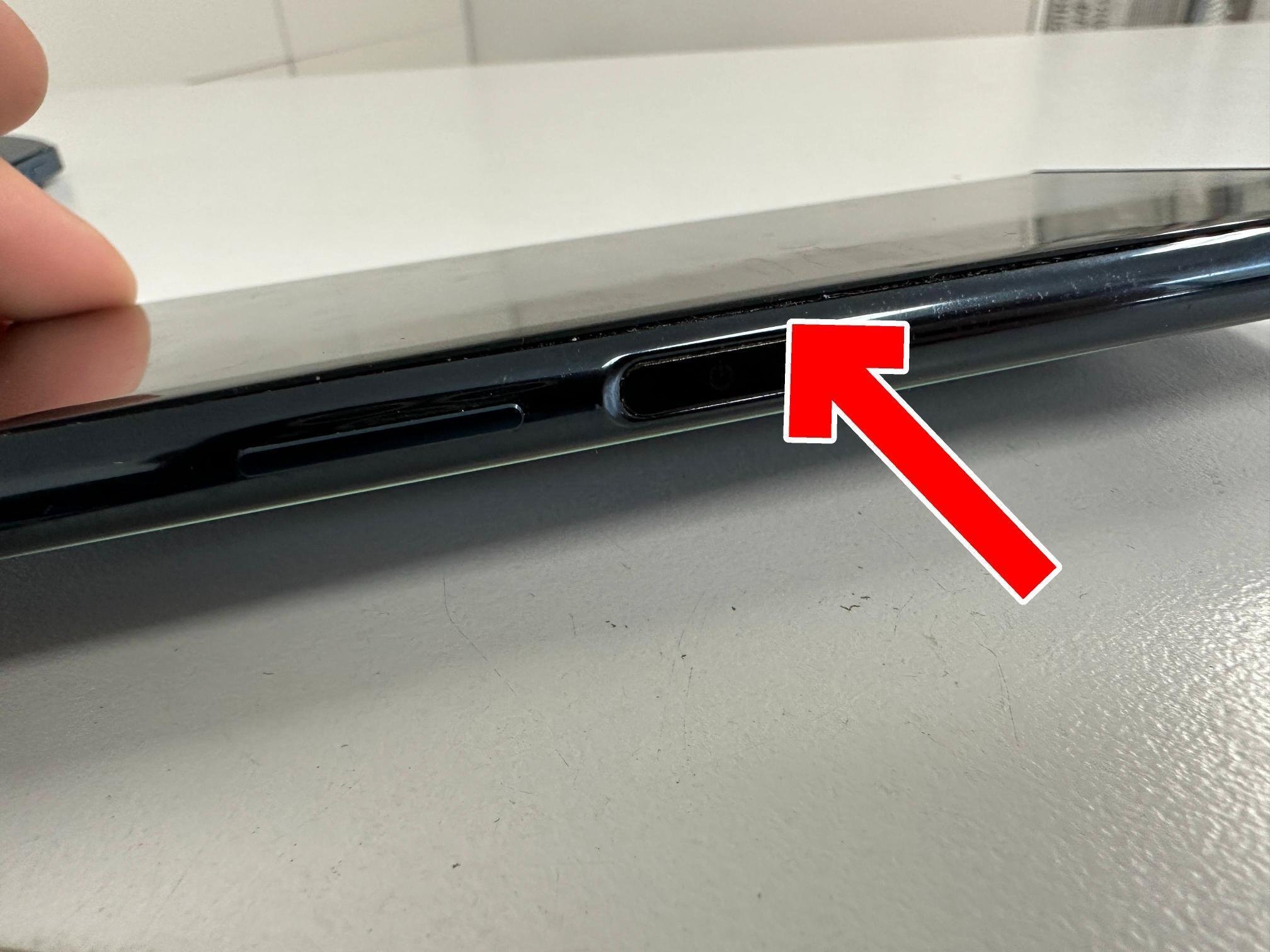 Xperia XZ Premiumのバッテリー交換を8778円で対応中！膨張により浮い