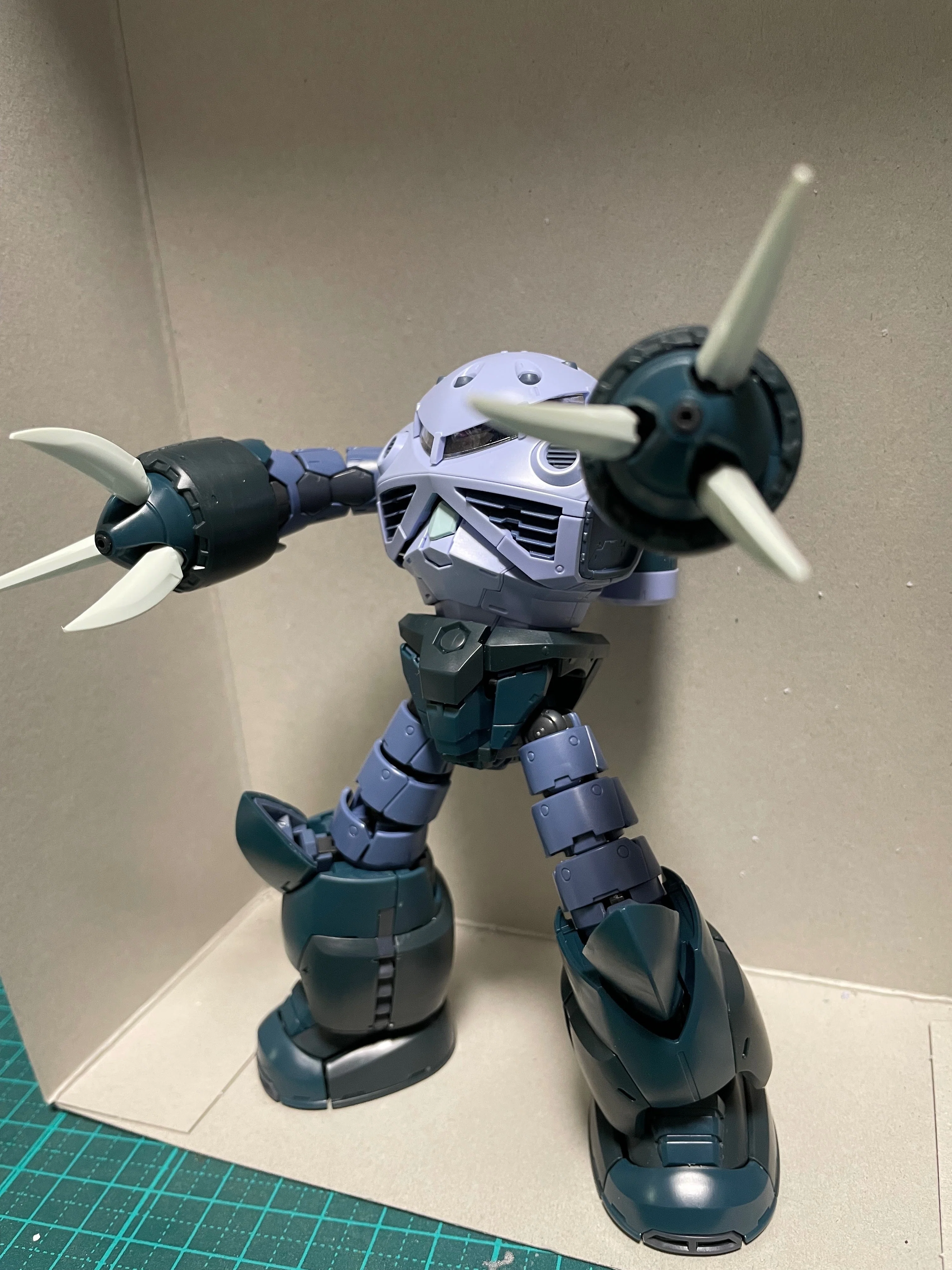 ガンプラ制作日記vol.1】RG量産型ズゴック_水中迷彩&ウェザリング｜トラヲ